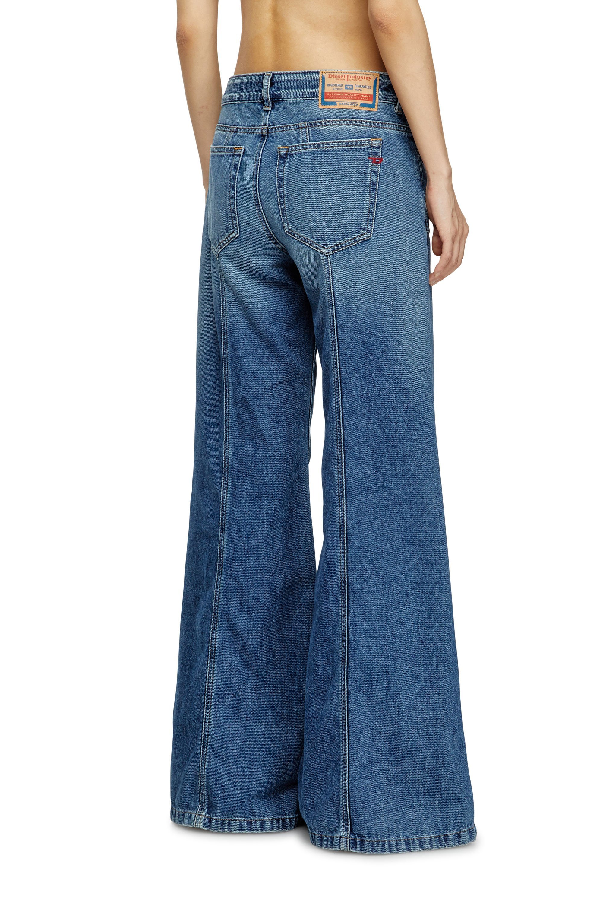 ウィメンズ デニムパンツ FLARE D-AKII L.30 ディーゼル パンツ ジーンズ・デニムパンツ ブルー