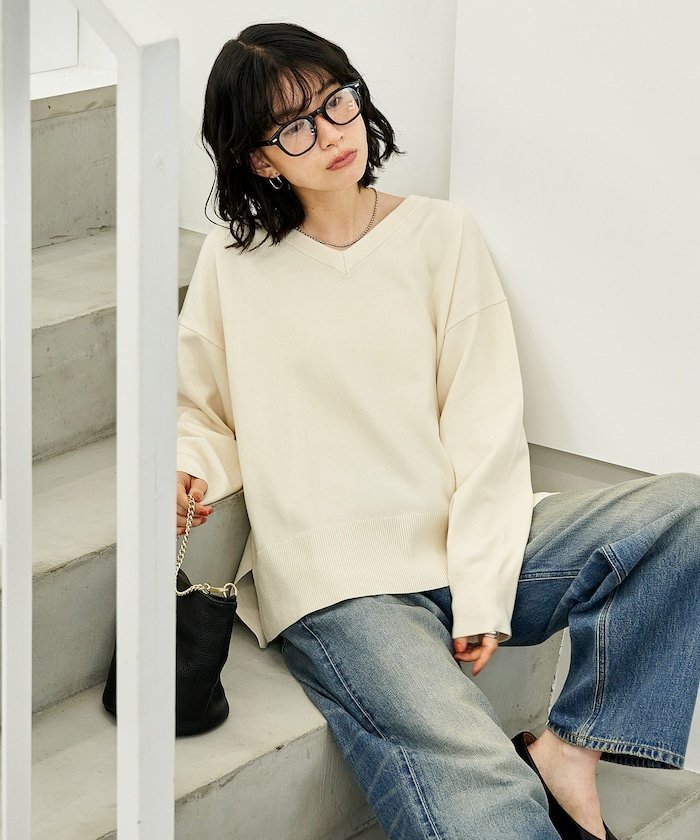 FREAK'S STORE ＜マシーンウォッシャブル＞シルク入り Vネックニットプルオーバー 25AW フリークスストア トップス ニット ブラウン ホワイト グレー【送料無料】のサムネイル