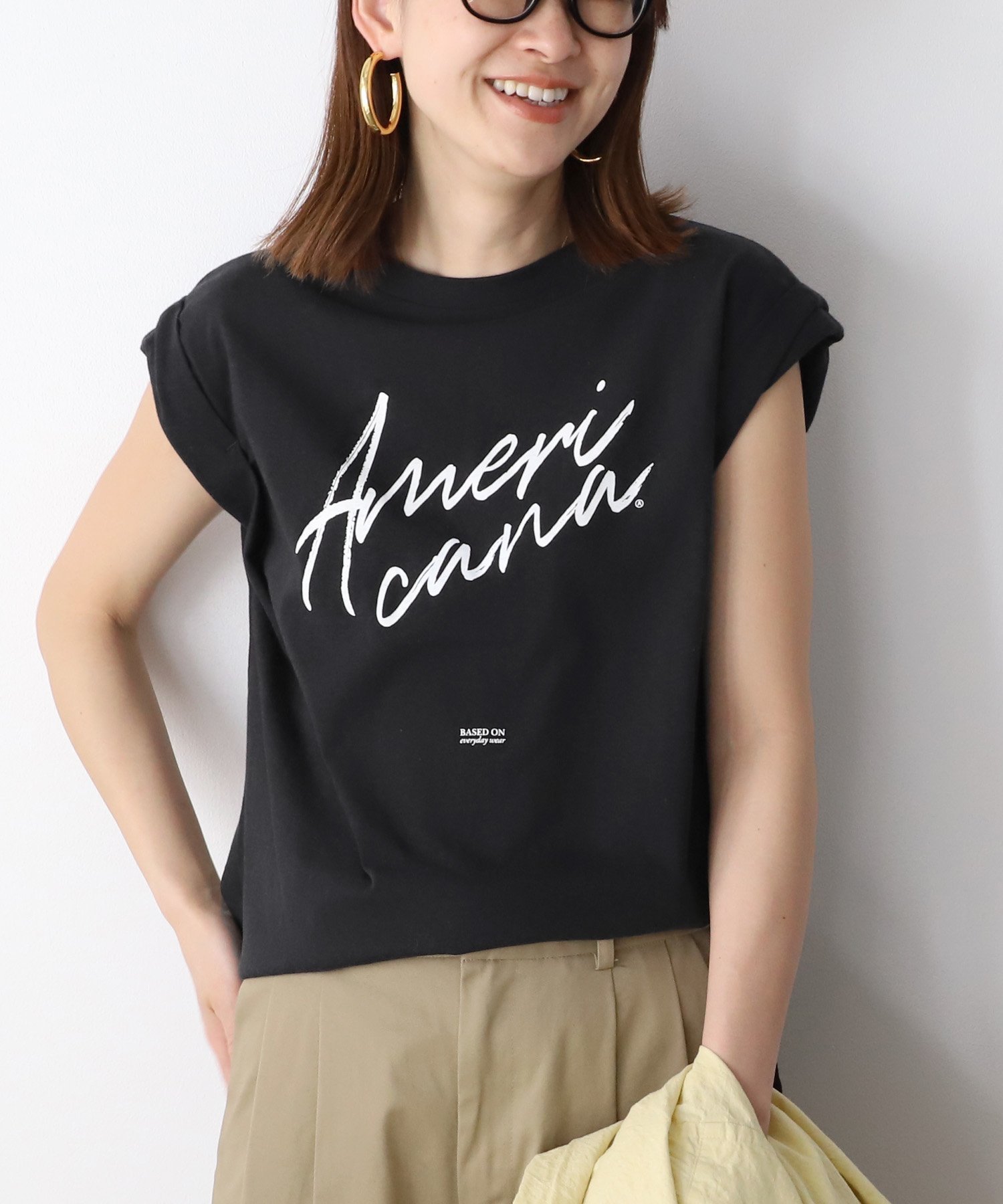 アメリカーナ トップス レディース AMERICANA 【AMERICANA】別注-ロゴロールアップT-shirt マイカアンドディール トップス カットソー・Tシャツ ブラック グレー ホワイト【送料無料】