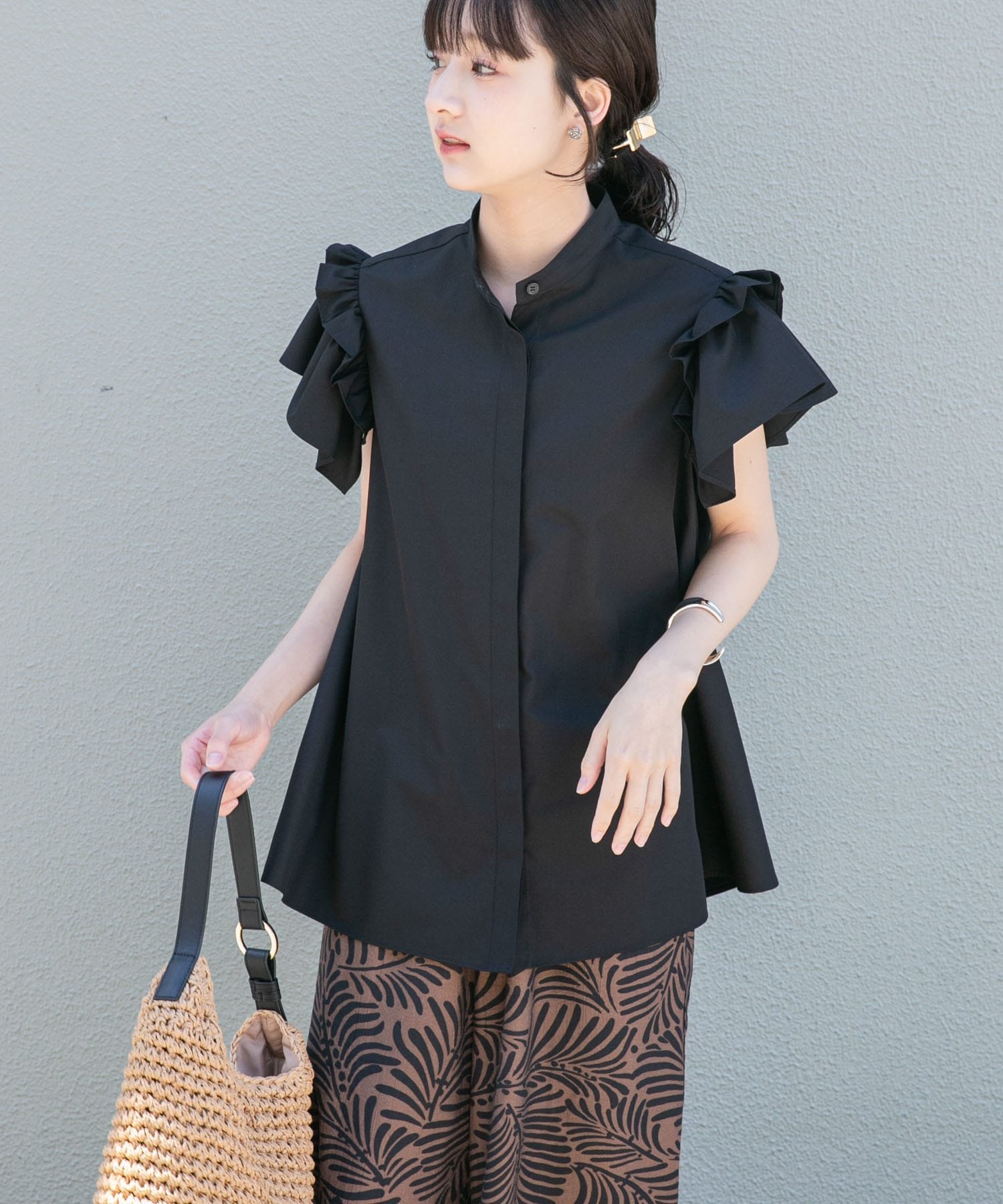 【SALE／30%OFF】URBAN RESEARCH ITEMS ソデフリルノーカラーブラウス アーバンリサーチアイテムズ トップス シャツ・ブラウス ブルー ブラック【送料無料】
