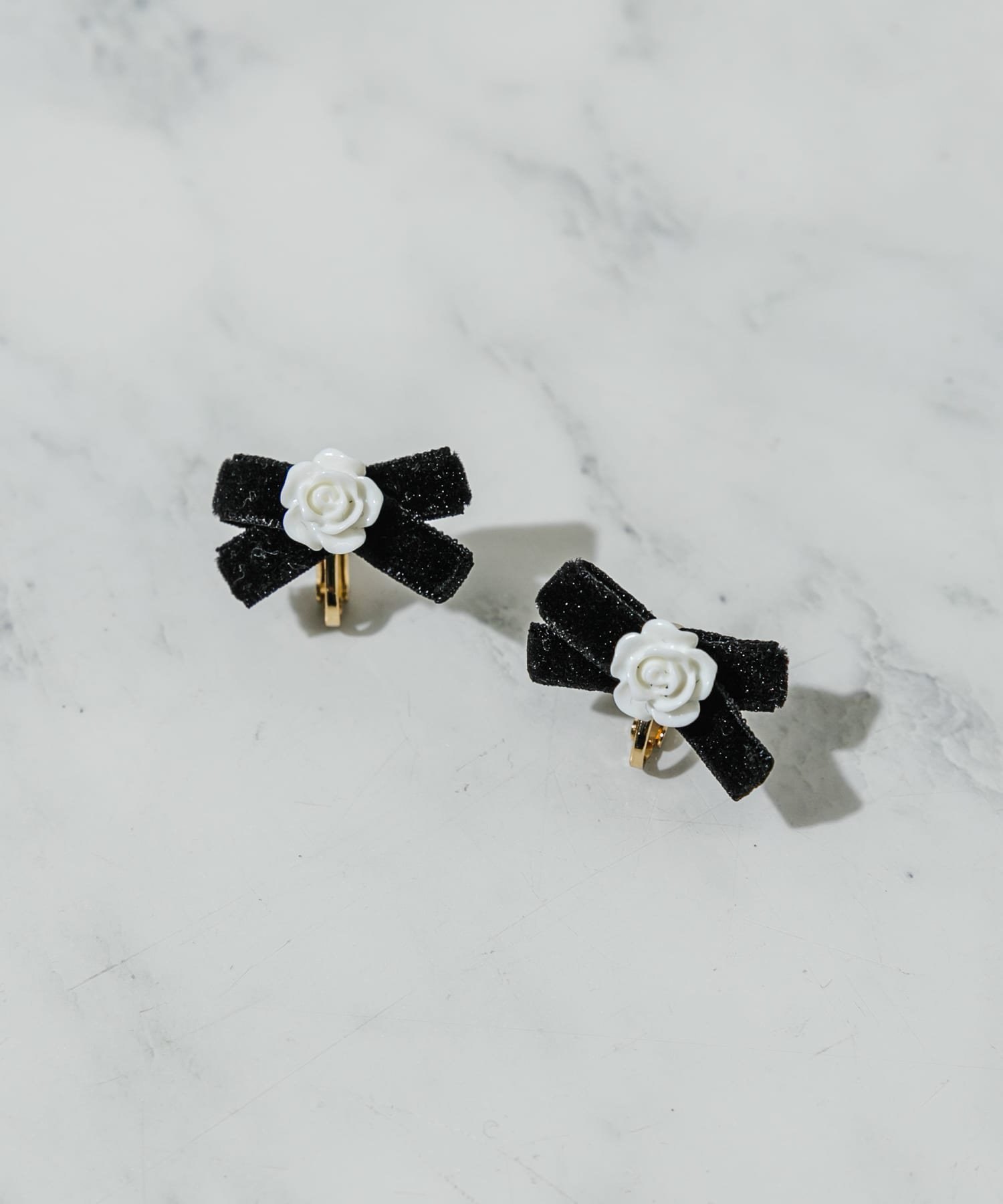 【SALE/50%OFF】SMELLY ローズリボンイヤリング スメリー アクセサリー・腕時計 イヤリング・イヤーカフ ブラック
