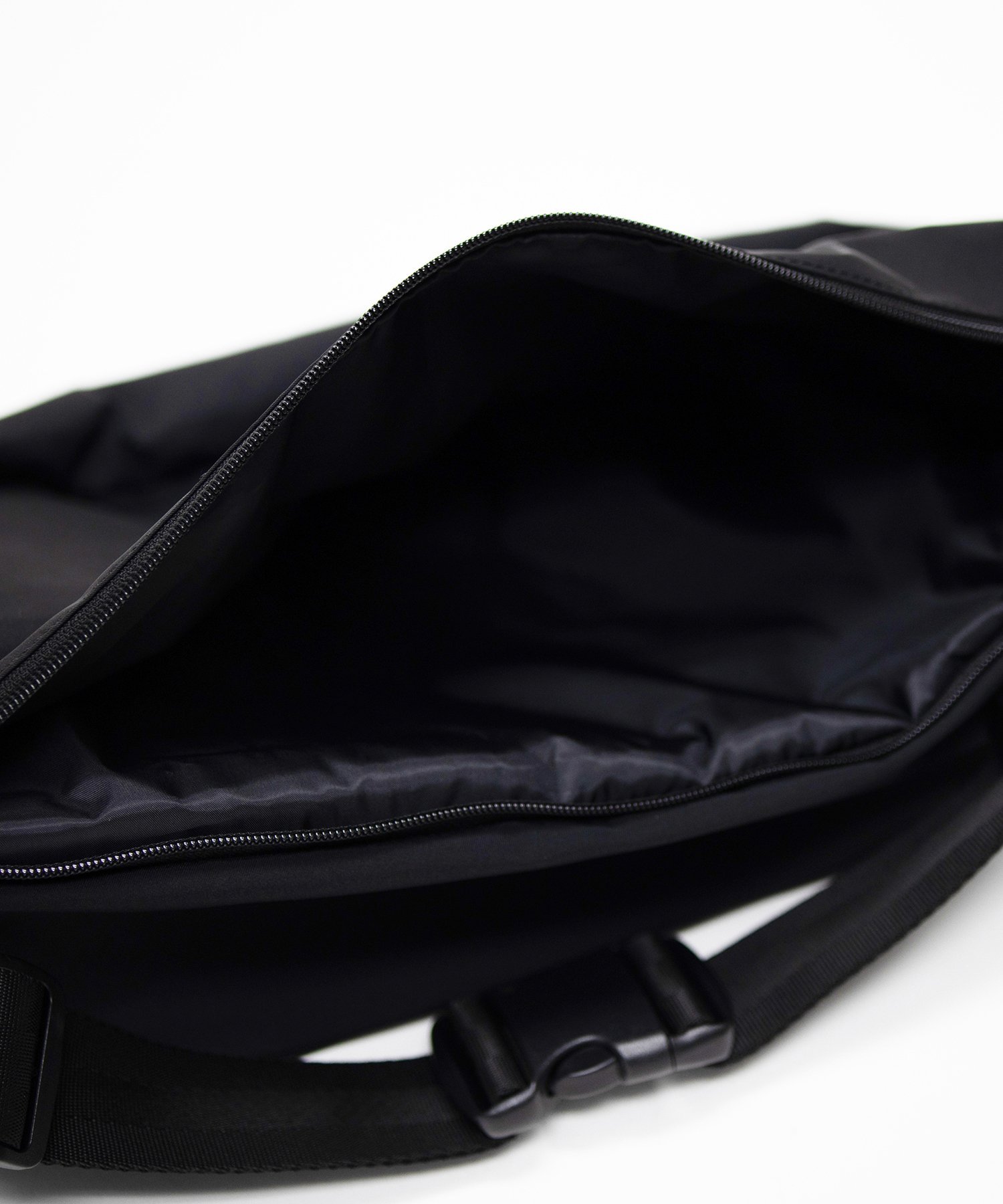 UNIVERSAL OVERALL BIG HIP PACK ユニバーサルオーバーオール バッグ ショルダーバッグ ブラック