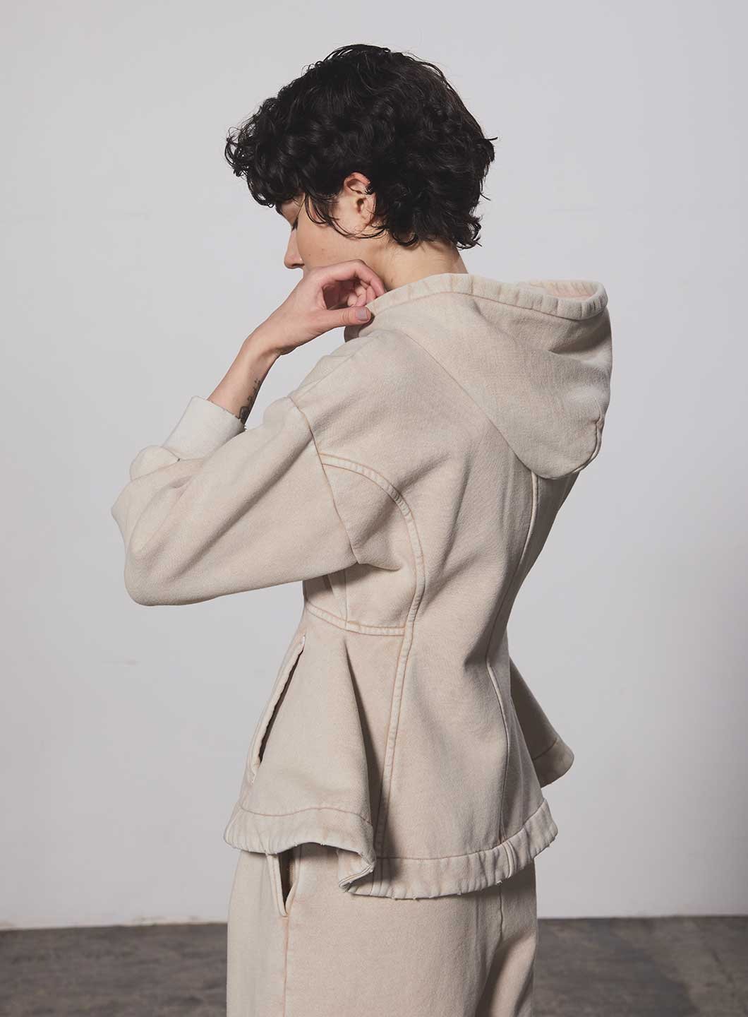 COEL ピグメントぺプラムジップパーカー コエル トップス パーカー・フーディー ベージュ グレー【送料..