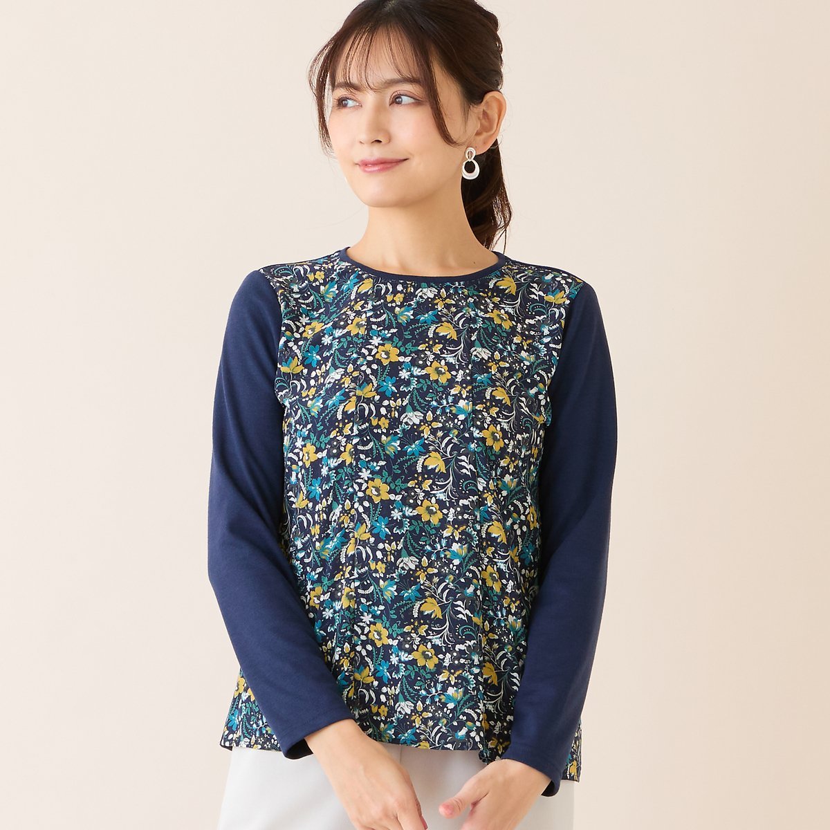 LOBJIE 【洗える・アンサンブル可・日本製】ボタニカル柄カットソー ロブジェ トップス カットソー・Tシャツ ベージュ ネイビー