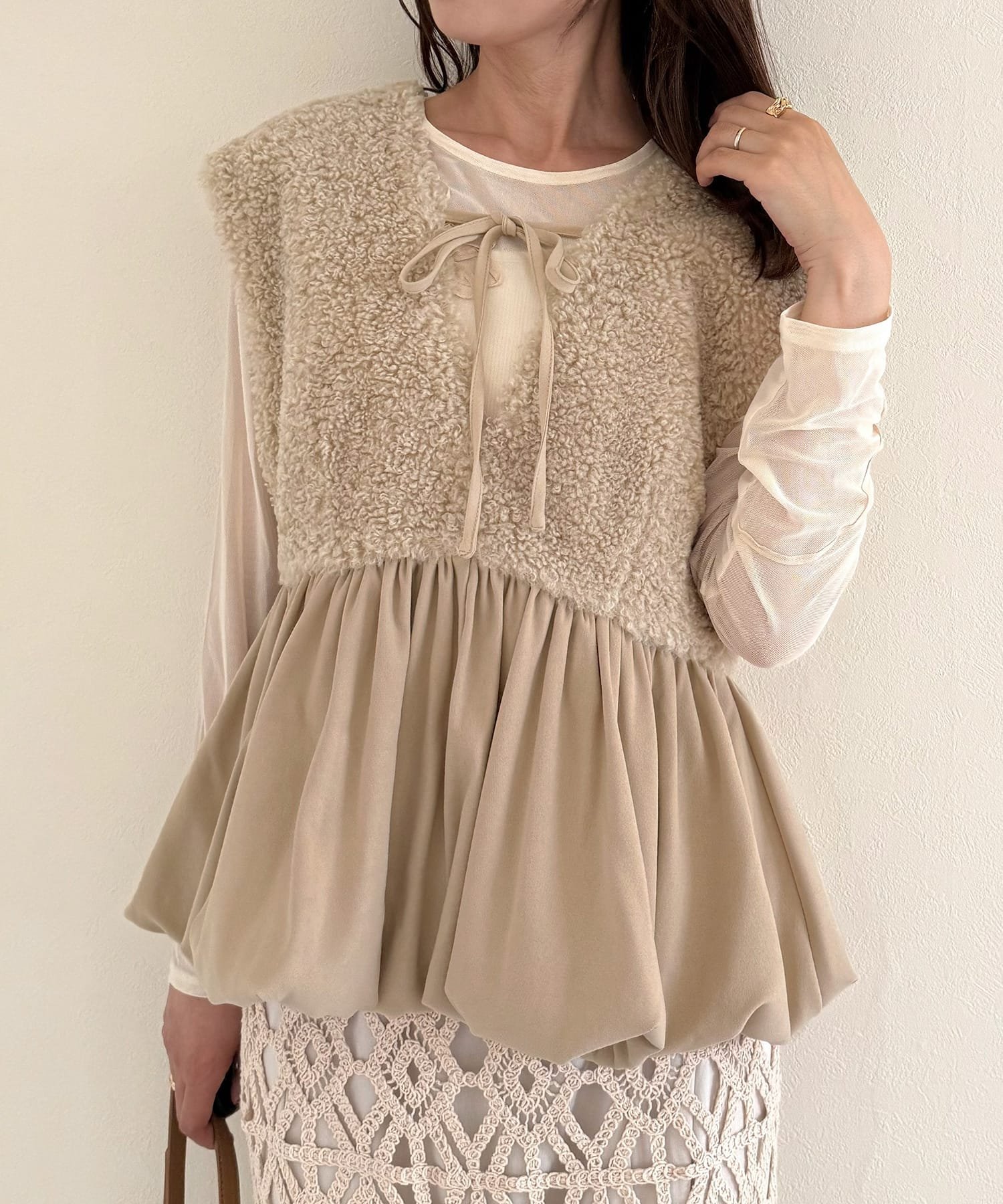 【SALE／22%OFF】JUNOAH 前後2wayボアバルーンペプラムベスト ジュノア トップス ベスト・ジレ ブラッ..