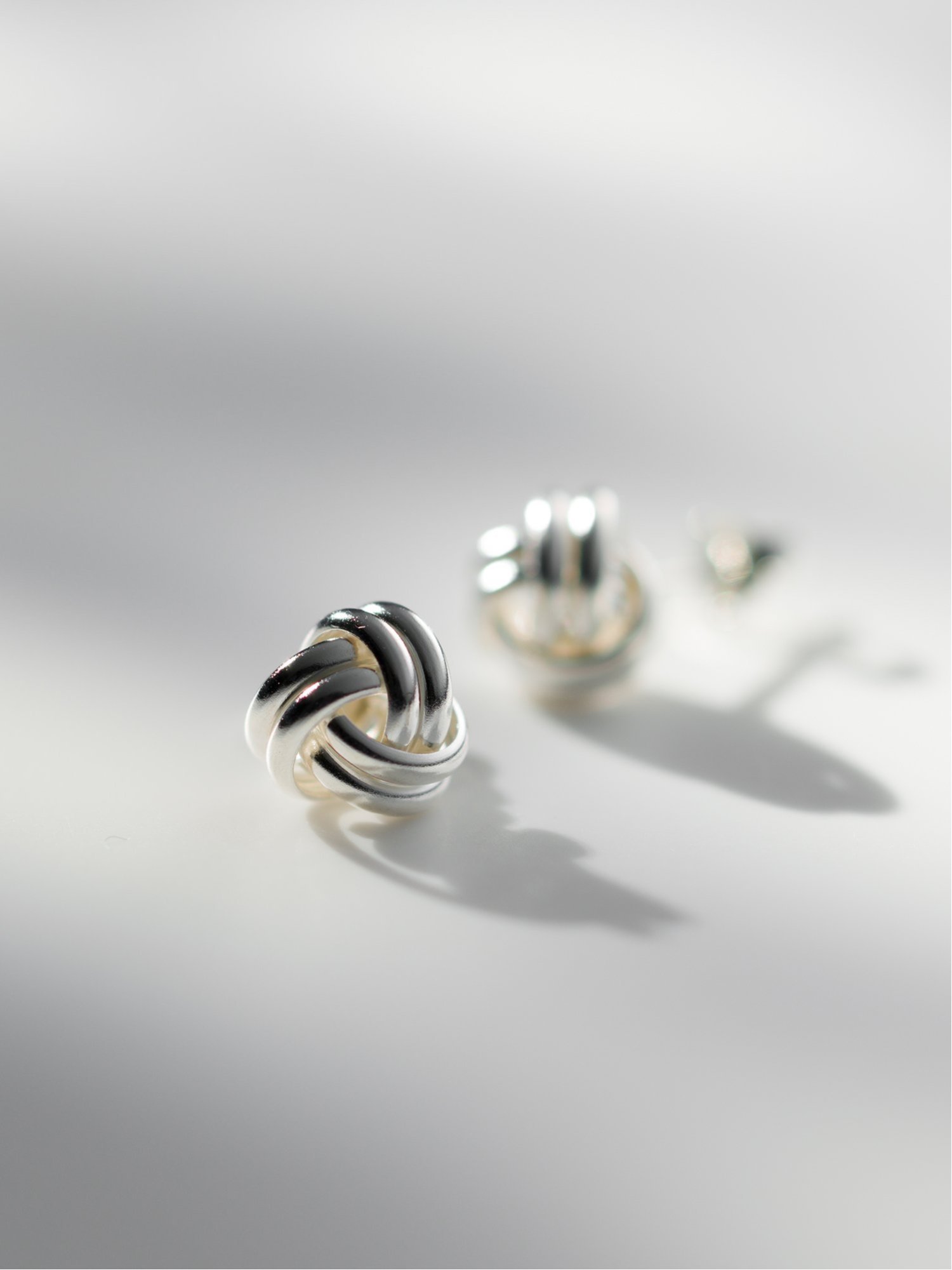 ieLS 「ieLS」SV925 シルバー ノットピアス クークロワッサン アクセサリー・腕時計 ピアス シルバー【送料無料】のサムネイル