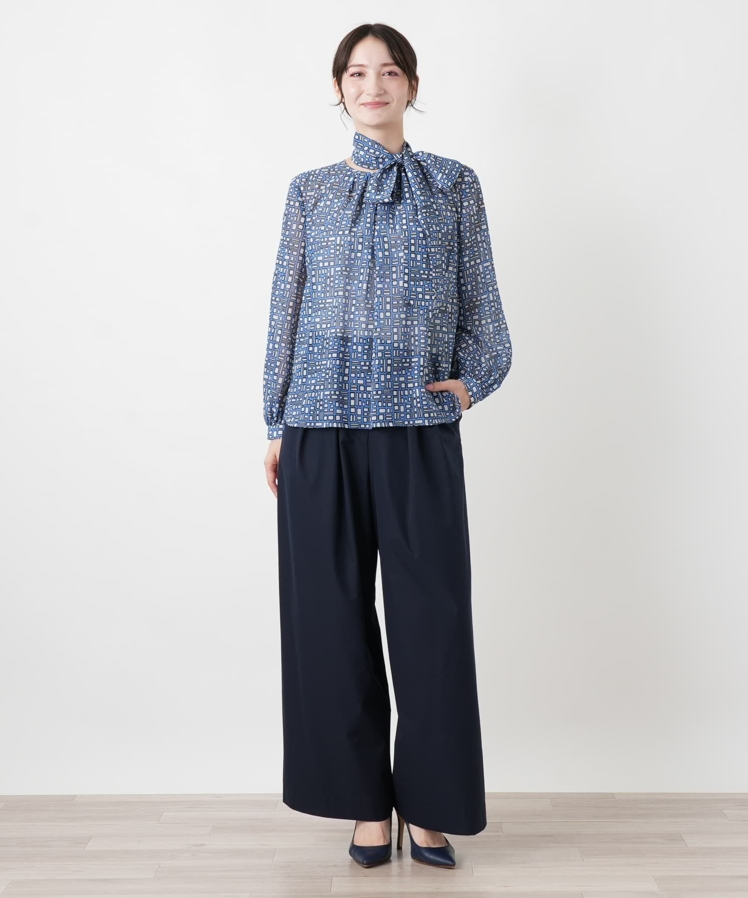 Leilian スカーフタイ幾何学柄ブラウス【Leilian WHITE LABEL】 レリアン トップス シャツ・ブラウス ホワイト グリーン