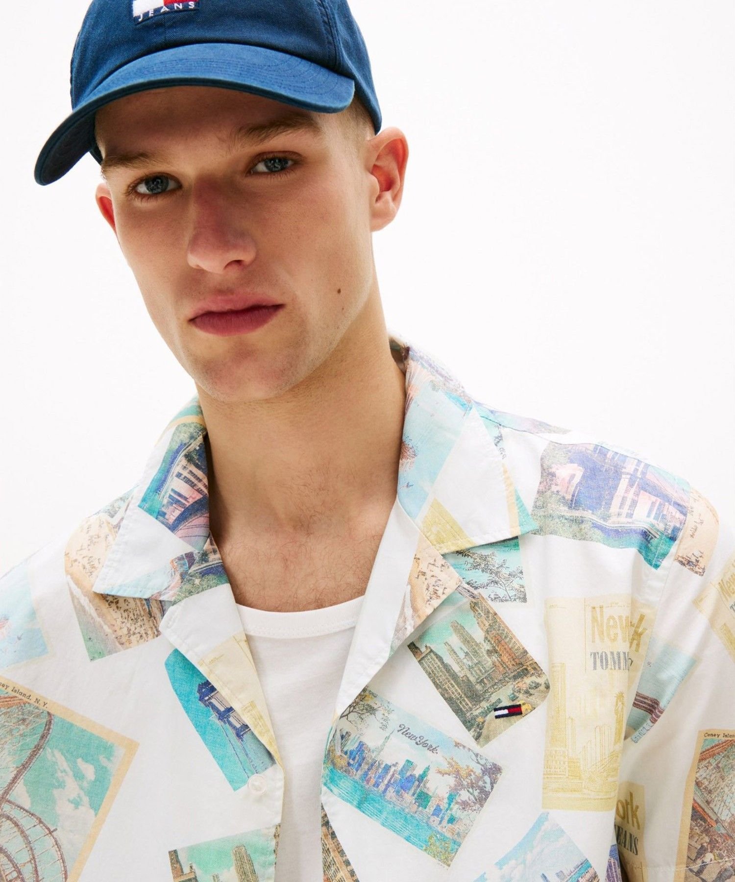 TOMMY JEANS オールオーバープリントポプリンキャンプシャツ トミーヒルフィガー トップス シャツ・ブラウス ホワイト【送料無料】