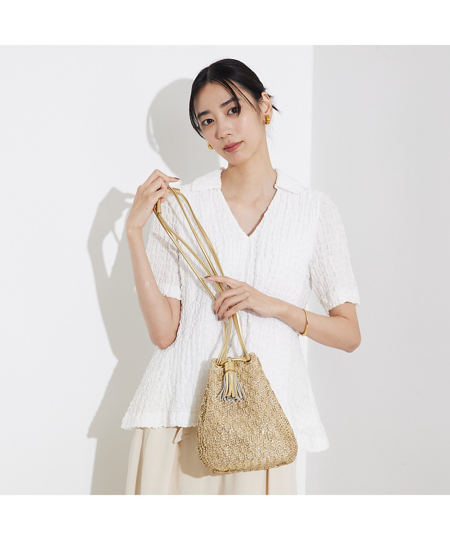 【SALE／45%OFF】qualite タッセル巾着バック カリテ バッグ ショルダーバッグ ホワイト ゴールド ブラック【送料無料】