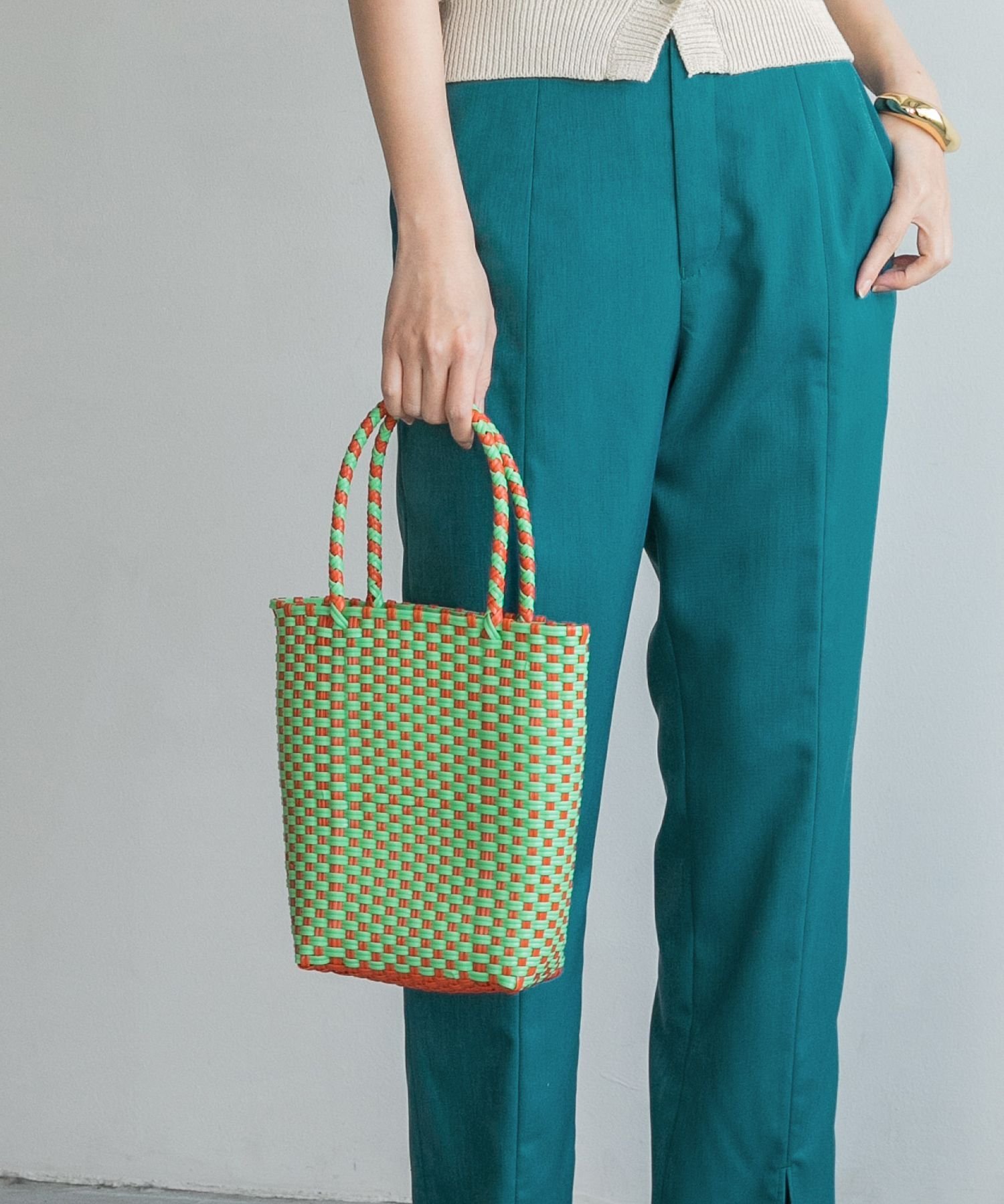 【SALE／30%OFF】LOWRYS FARM (W)カラフルアミアミBAG ローリーズファーム バッグ トートバッグ グリーン イエロー ホワイト レッドのサムネイル