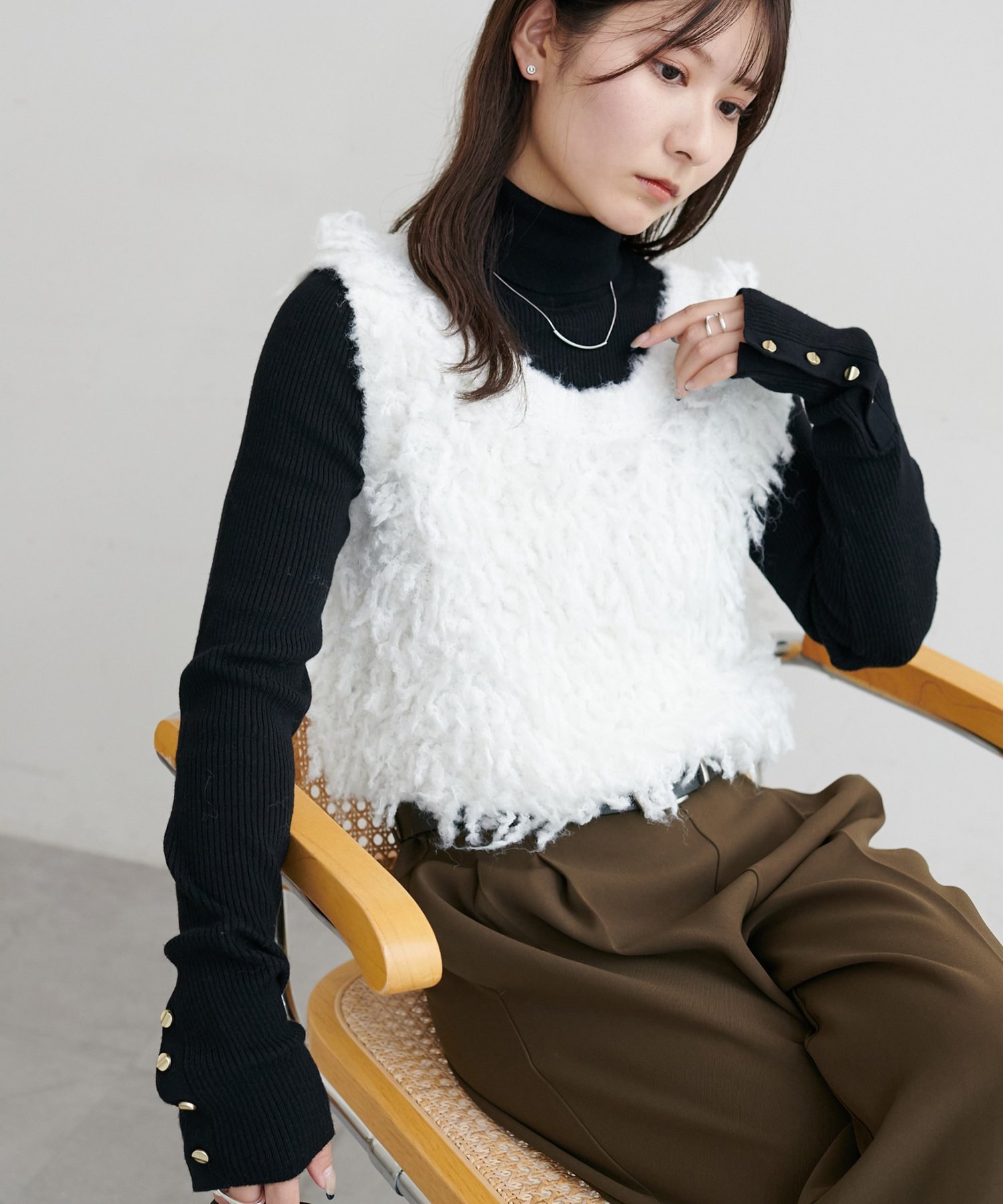 Discoat 【WEB限定】ウール混ループヤーンニットベスト ディスコート トップス ニット グレー ホワイト ブラウン【送料無料】のサムネイル