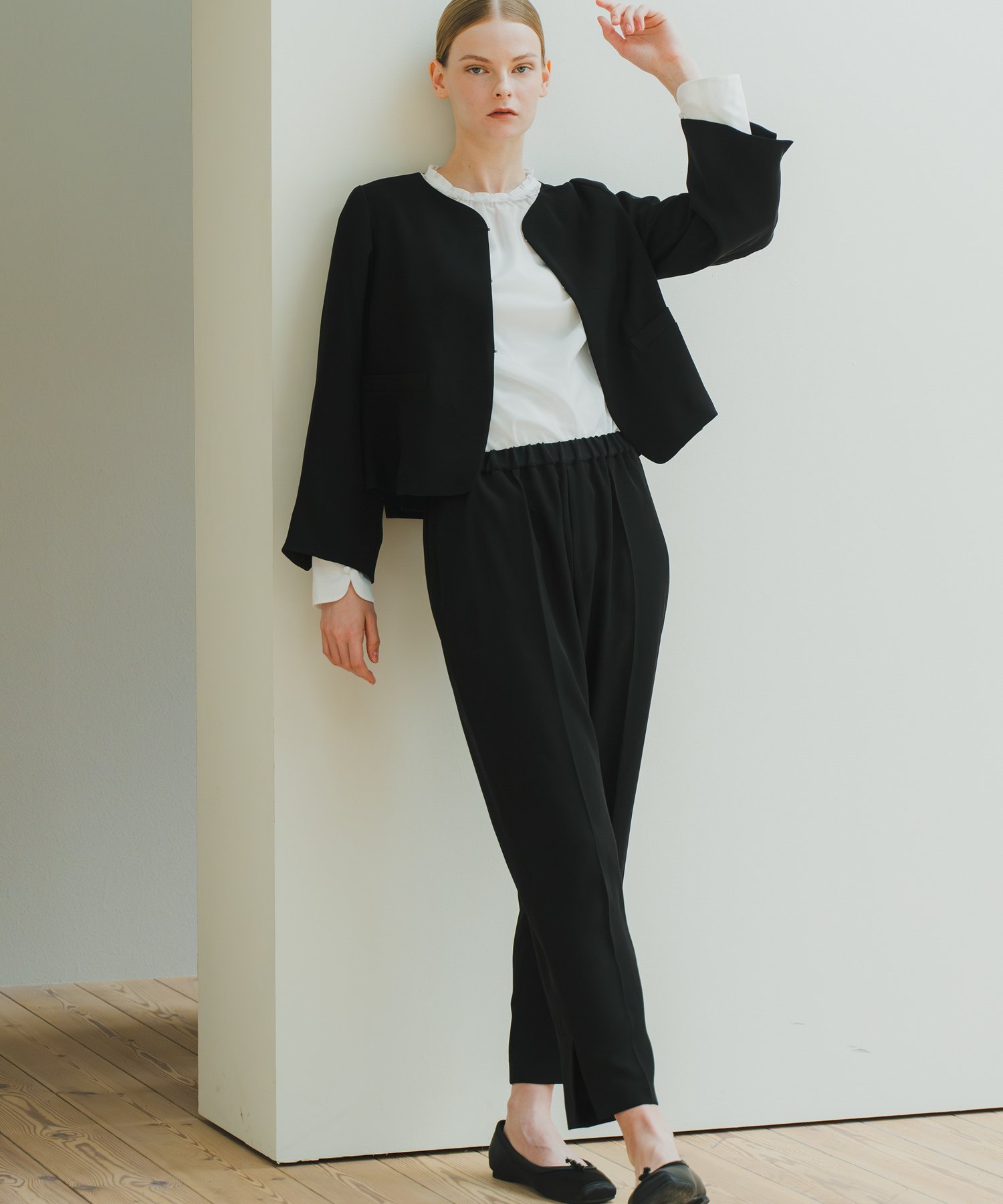 WHYTO. 「WHYTO. / ホワイト」 SIDE SLIT SLACKS ビーアパートメント パンツ その他のパンツ ネイビー ブラック