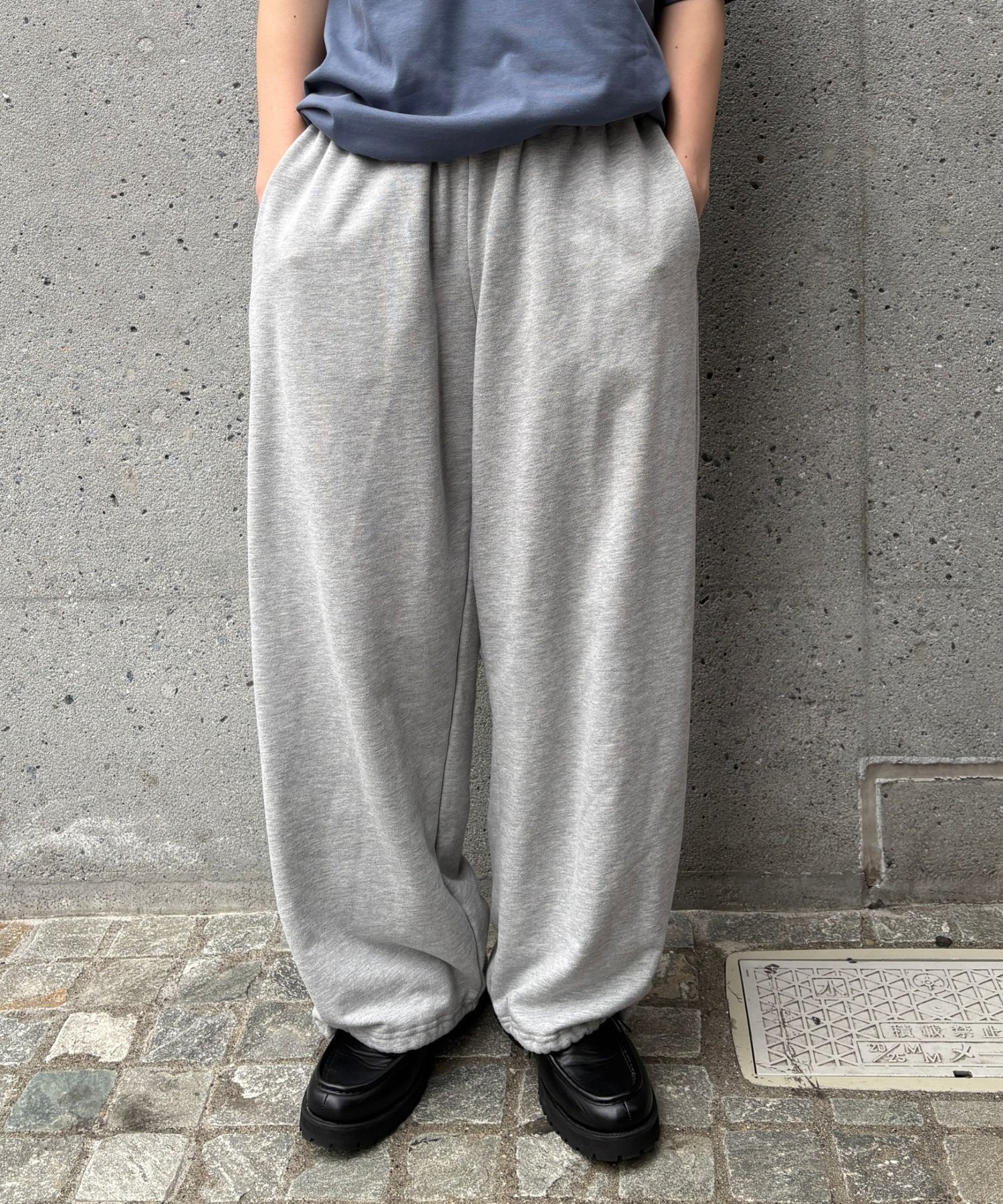【UNISEX】ヘビーウェイトスウェットワイドパンツ コロニー トゥーワンスリーナイン パンツ その他のパンツ ブラック グレー