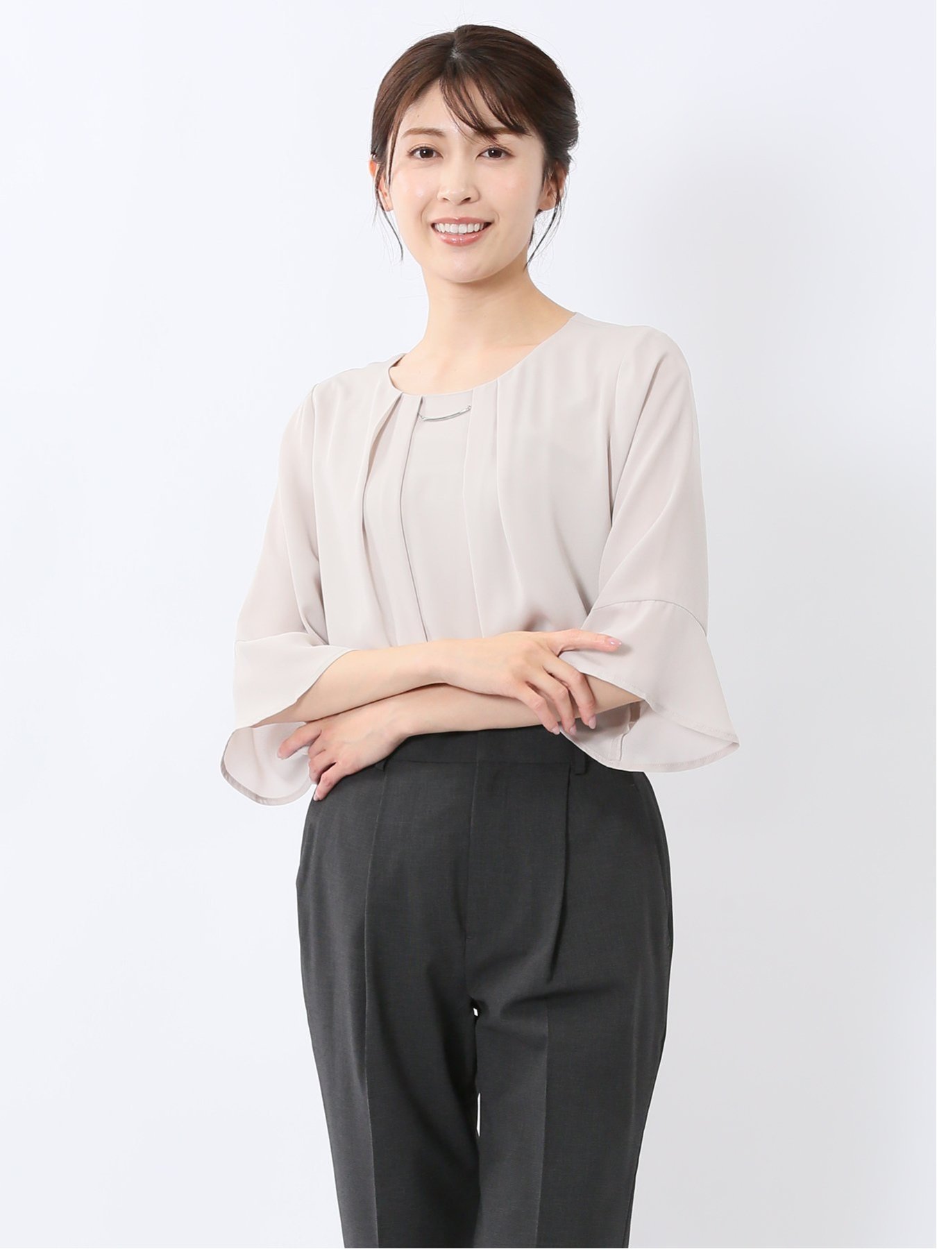 m.f.editorial ネックレス付き 7分袖プルオーバーブラウス タカキュー トップス シャツ・ブラウス グレー ブラウン【送料無料】