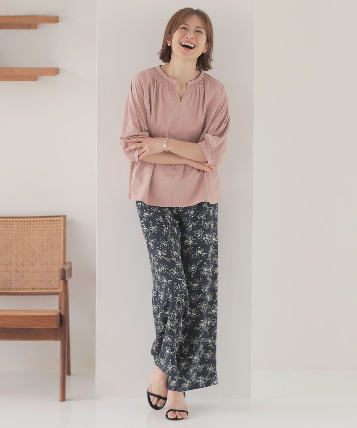 J.PRESS 【洗える】ラインフラワープリント ワイドパンツ ジェイプレス パンツ その他のパンツ ネイビー