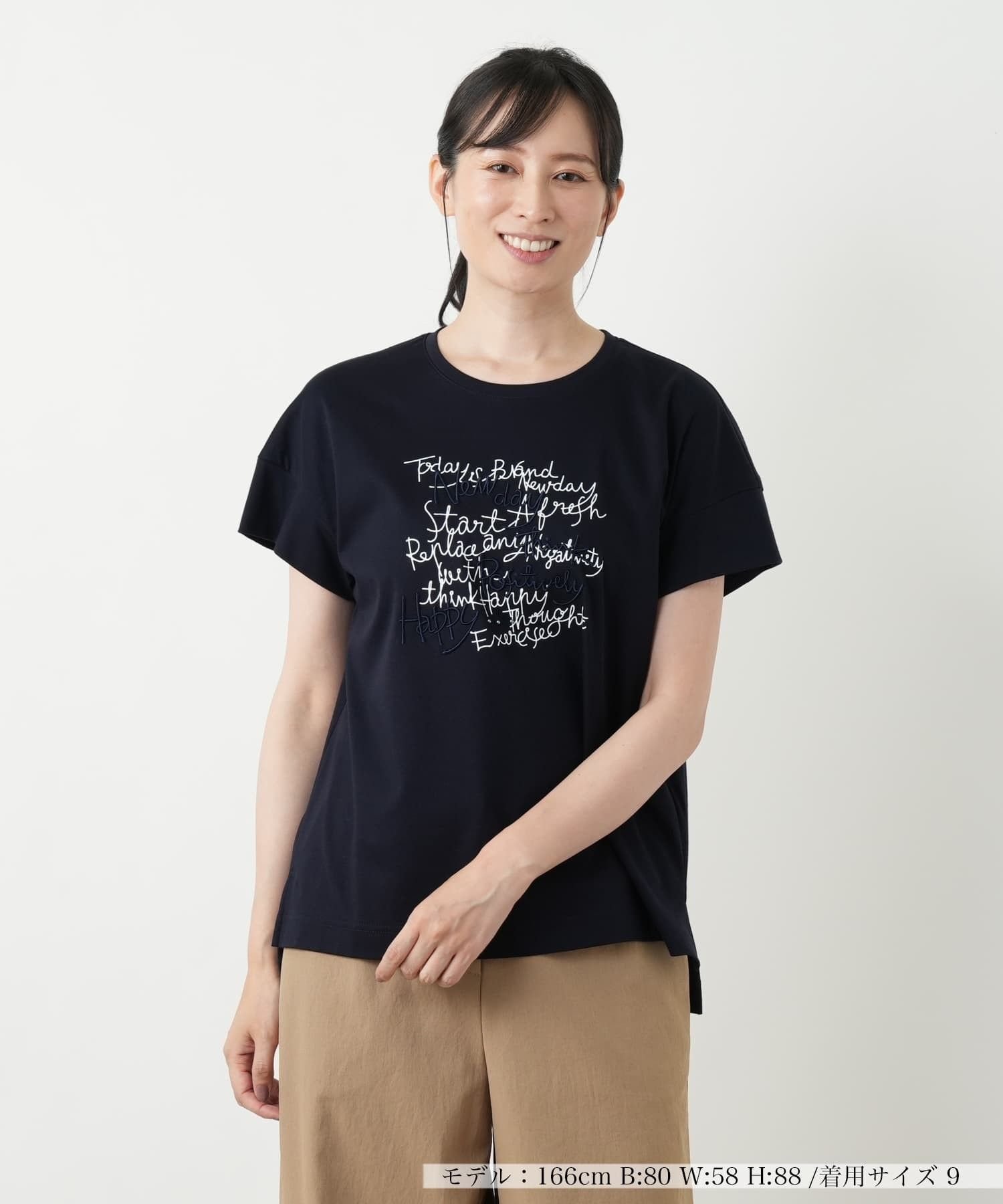 Leilian ロゴデザインTシャツ レリアン トップス カットソー・Tシャツ ホワイト ネイビー