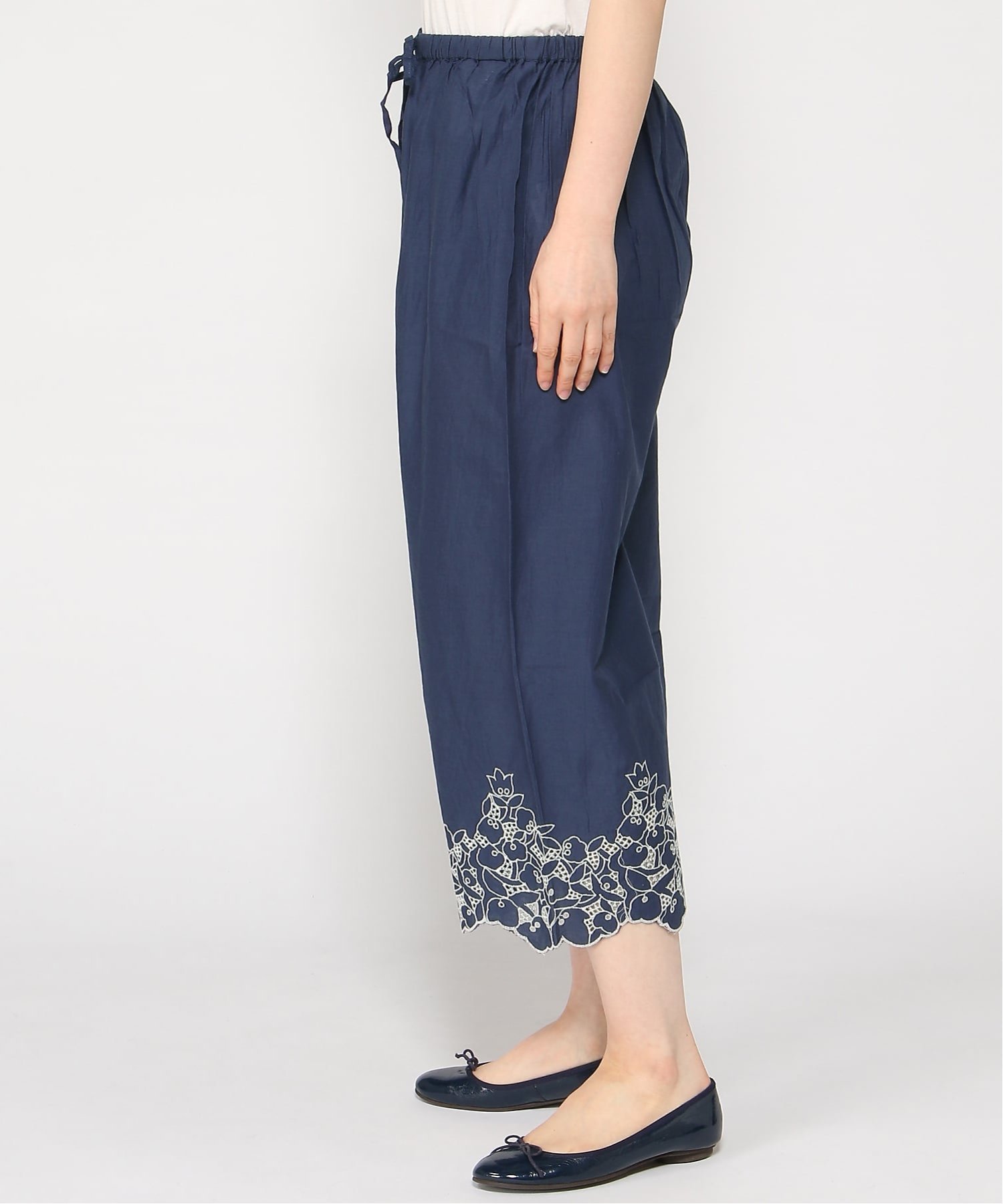 cloudnine cloudnine/軽やかコットンキャンブリック 裾刺繍入りペチパンツ 涼やか8分丈 コットン100% クラウドナイン パンツ その他のパンツ ネイビー