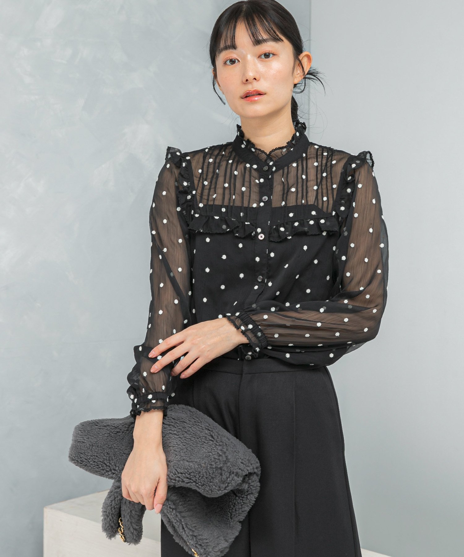 【SALE／40%OFF】URBAN RESEARCH ROSSO 『WEB限定』フラワー刺繍フリルネックブラウス アーバンリサーチロッソ トップス シャツ・ブラウス ブラック【送料無料】のサムネイル