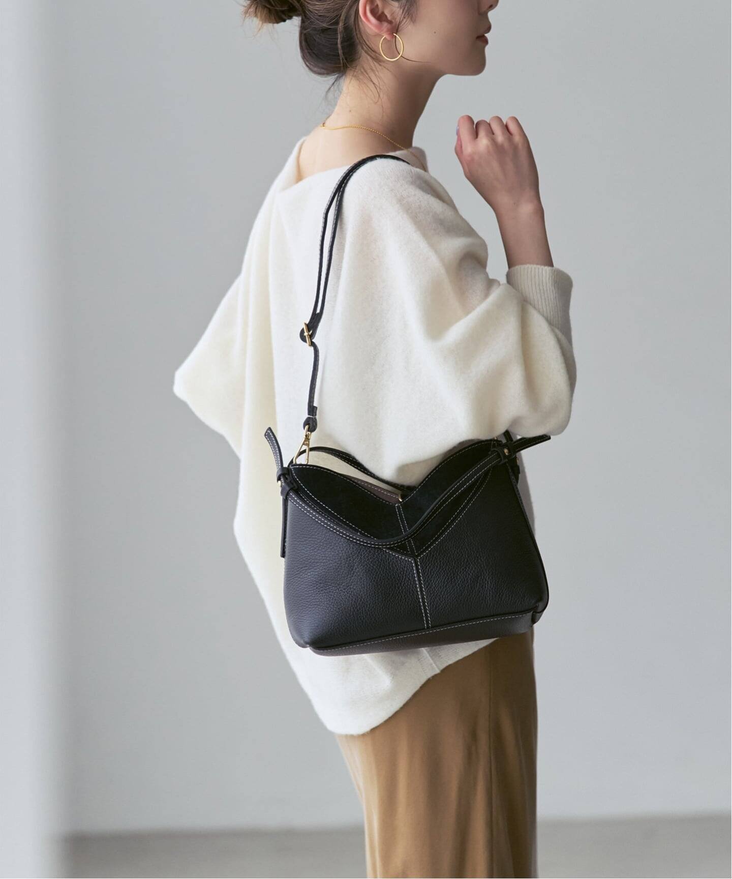 NOBLE AULENTTI/オウレンティ パネルショルダーバッグ M ノーブル バッグ ショルダーバッグ ブラック