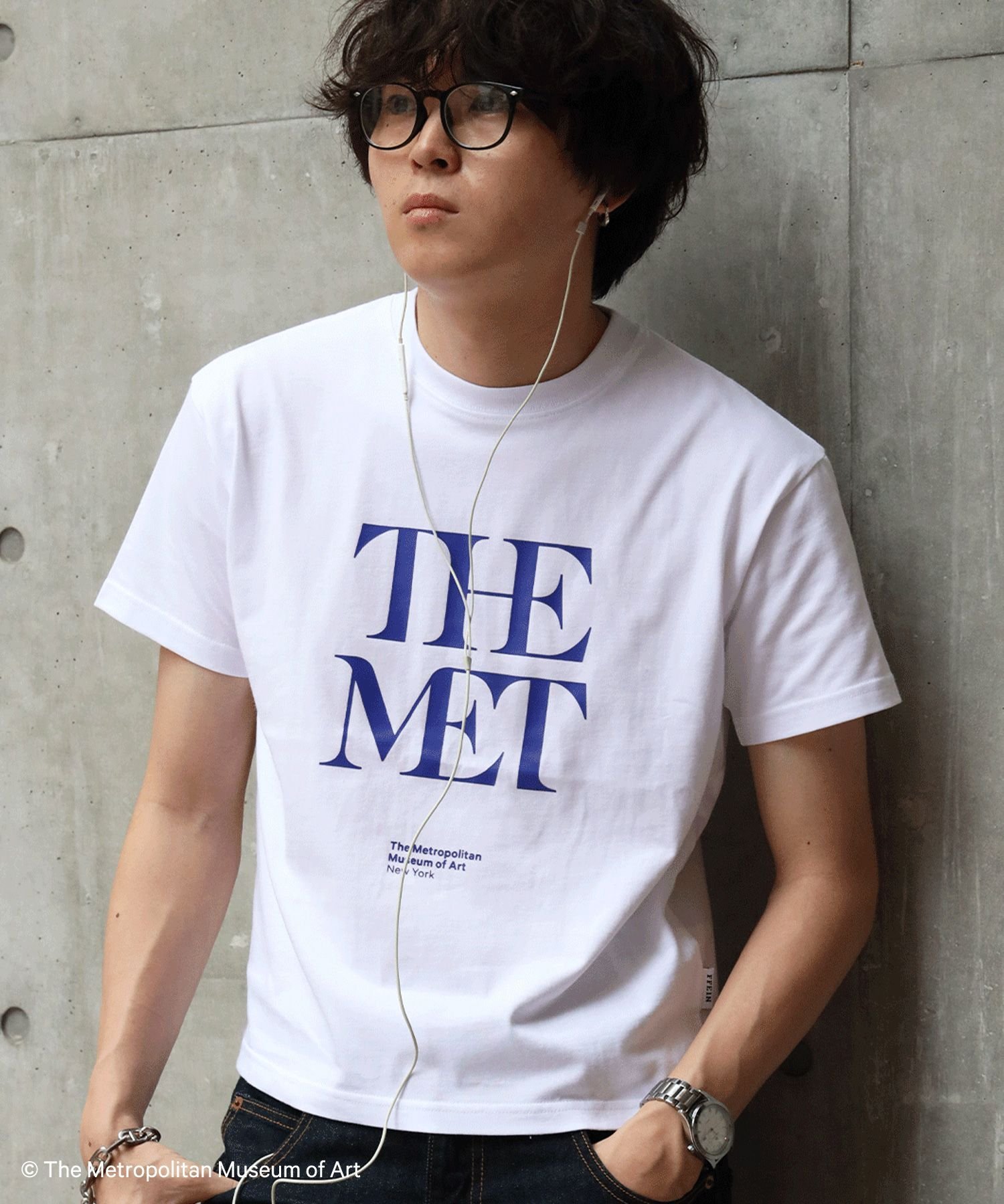 FFEIN 【FFEIN(フェイン)】The MetデカロゴTシャツ / メトロポリタン美術館 半袖 クルーネック プリント ワンポイント ナバル トップス カットソー・Tシャツ ホワイト ネイビー ブラック