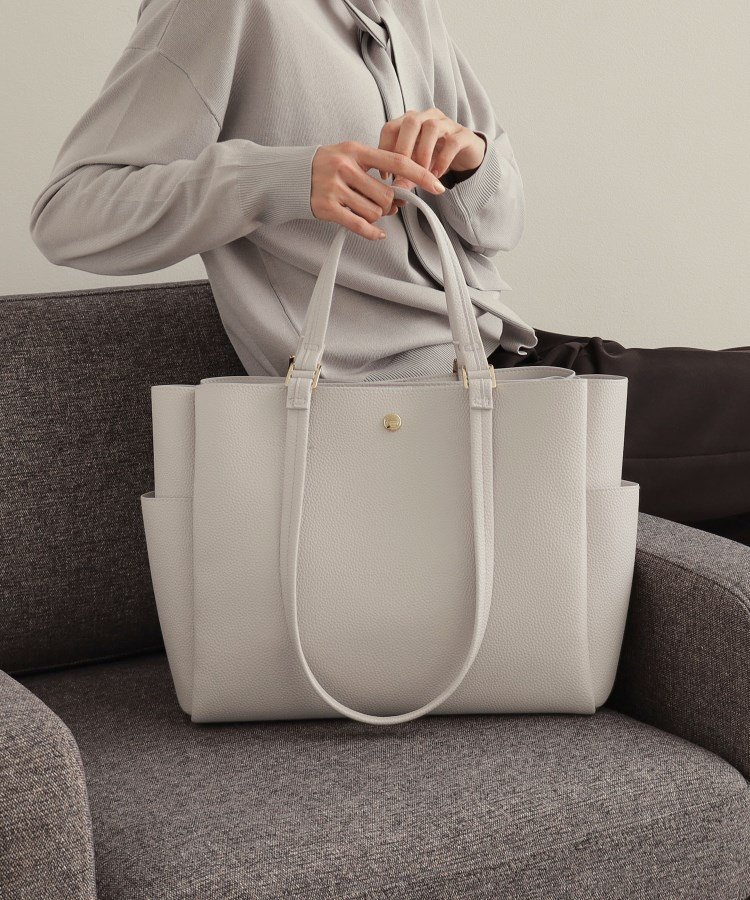 【SALE／20%OFF】OPAQUE.CLIP 【軽量/A4サイズ対応/2WAY】シュリンク合皮大容量トートバッグ オペークドットクリップ バッグ トートバッグ ベージュ ブラック【送料無料】のサムネイル