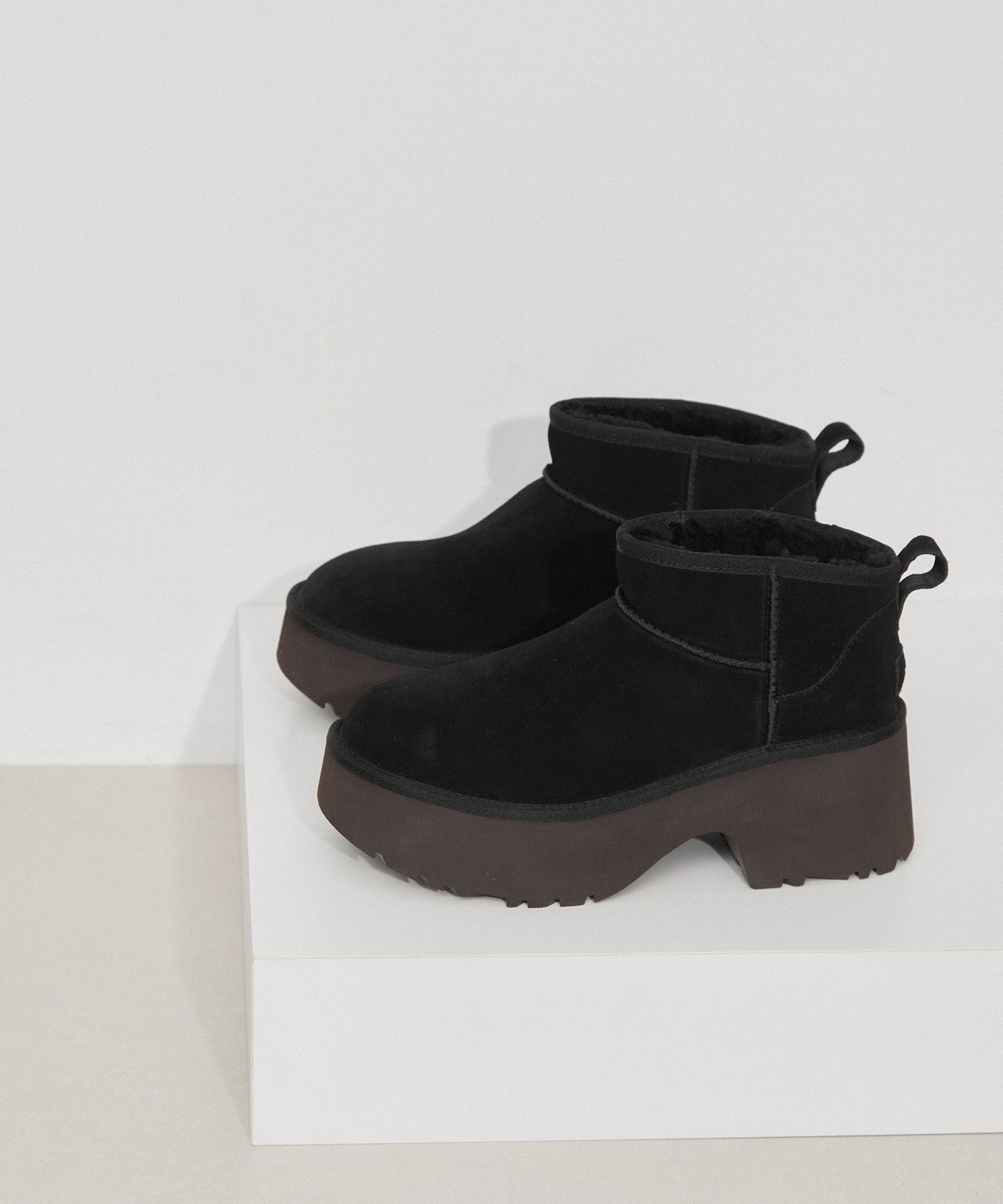ADAM ET ROPE' FEMME 【WEB限定】【UGG(アグ)】 Classic Ultra Mini New Heights アダムエロペ シューズ・靴 ブーツ ブラック ブラウン【送料無料】のサムネイル