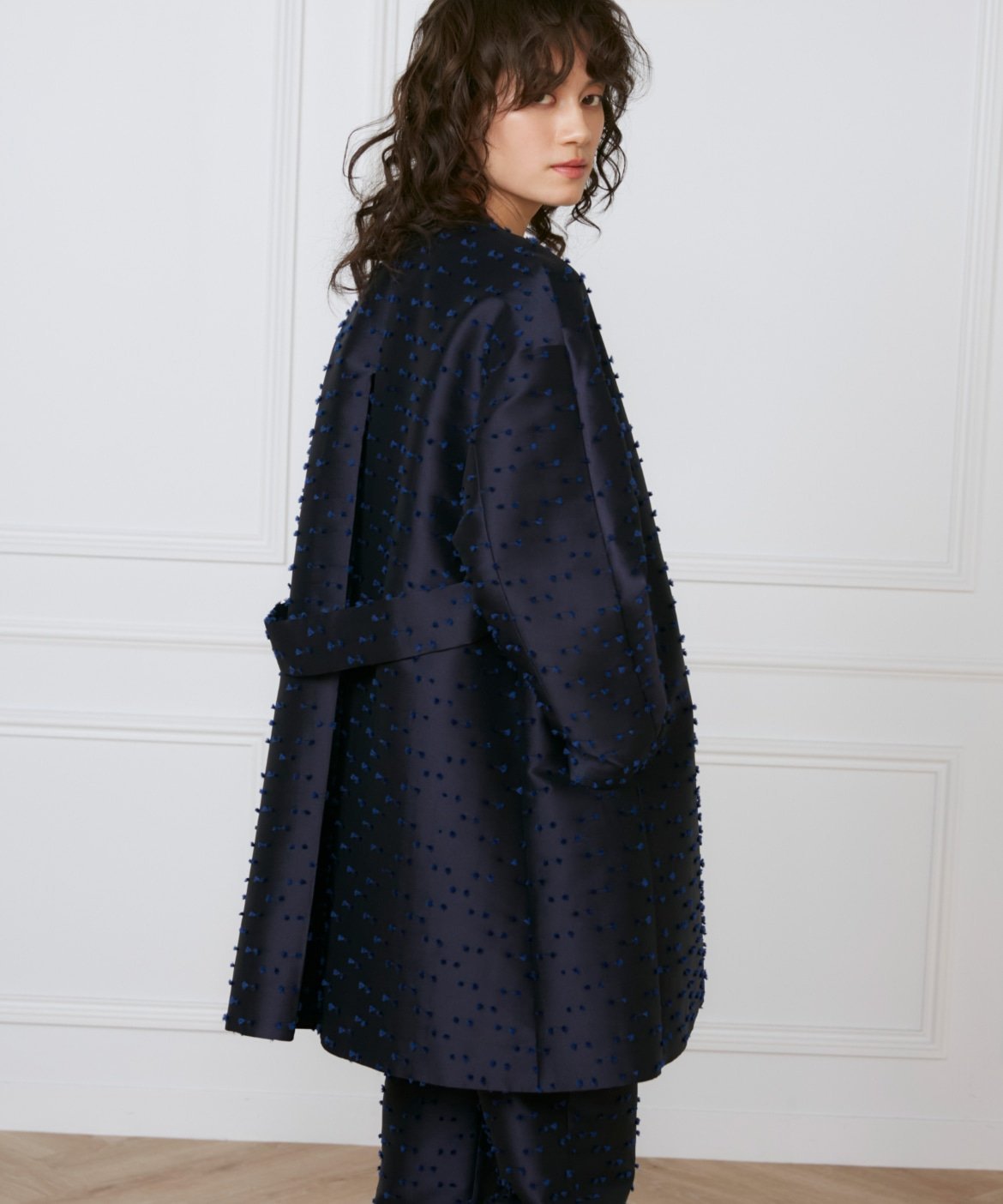 INED ノーカラーAラインコート《la veille by SUPERIOR CLOSET》 イネド ジャケット・アウター ノーカラージャケット ホワイト ネイビー