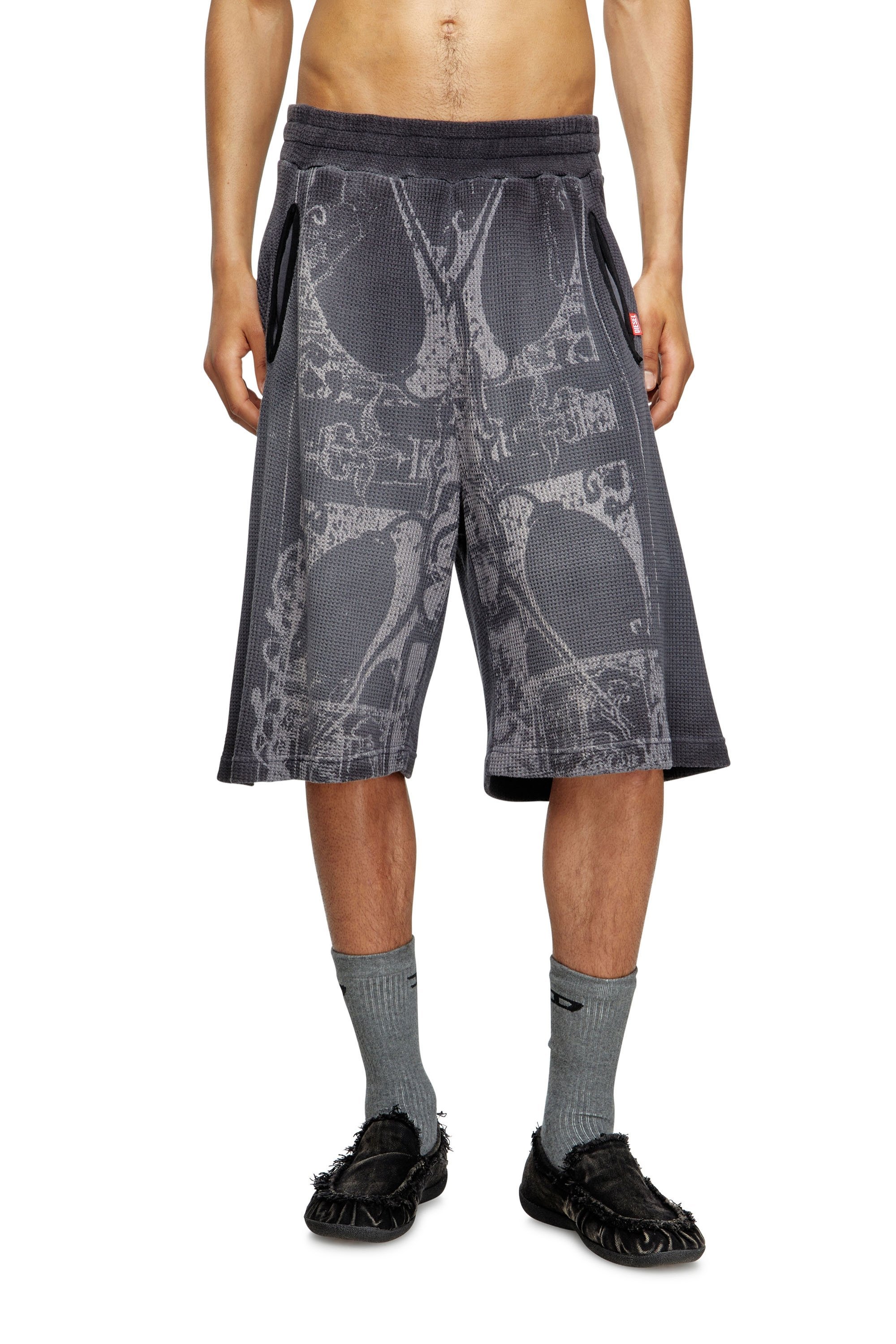 【SALE／40%OFF】DIESEL メンズ ショートパンツ P-WARKY-SHORT ディーゼル パンツ その他のパンツ ブラック ブラウン【送料無料】