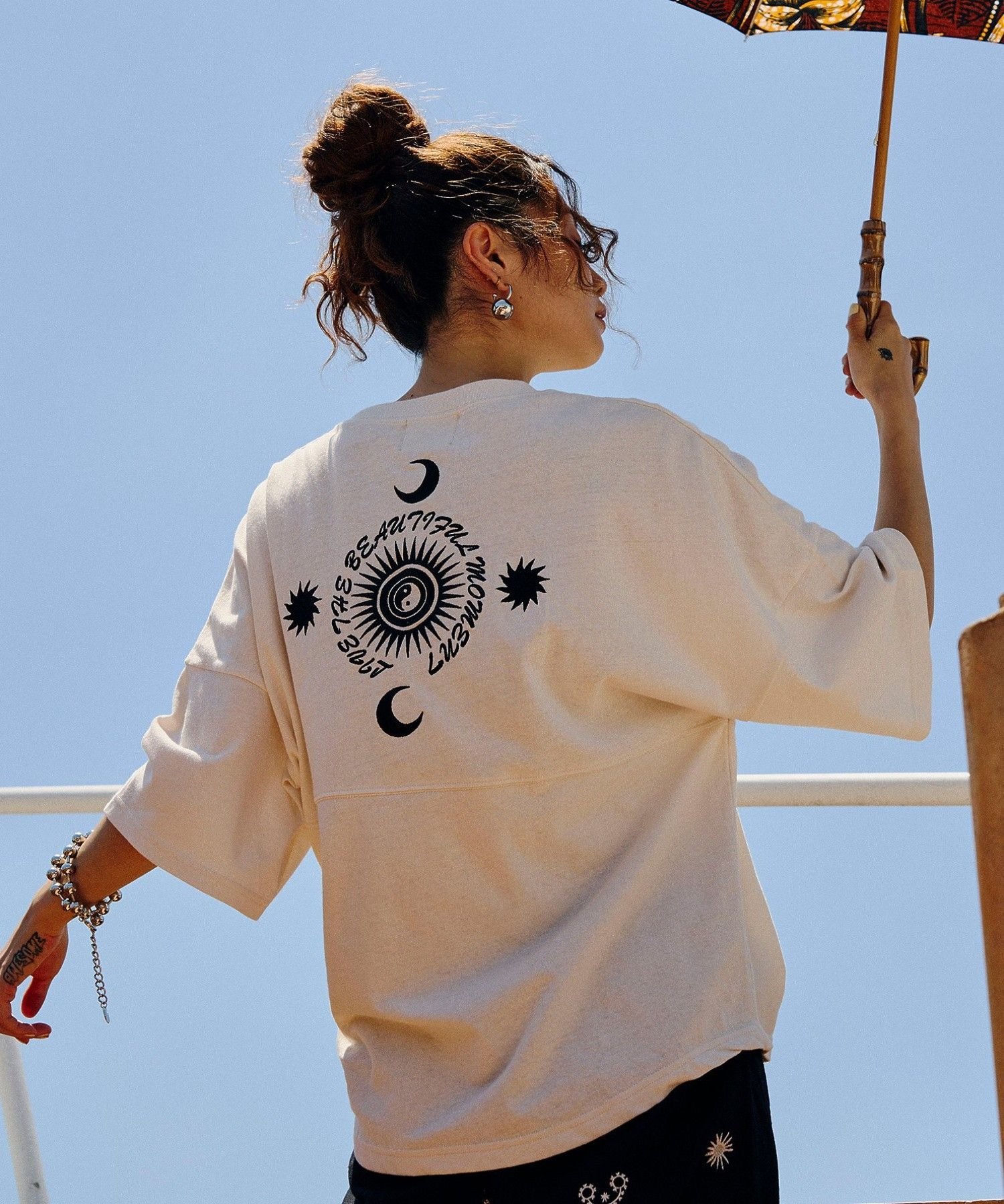 ROSE BUD EMBROIDERY FOOT BALL TEE ローズバッド トップス カットソー・Tシャツ ホワイト ブラウン