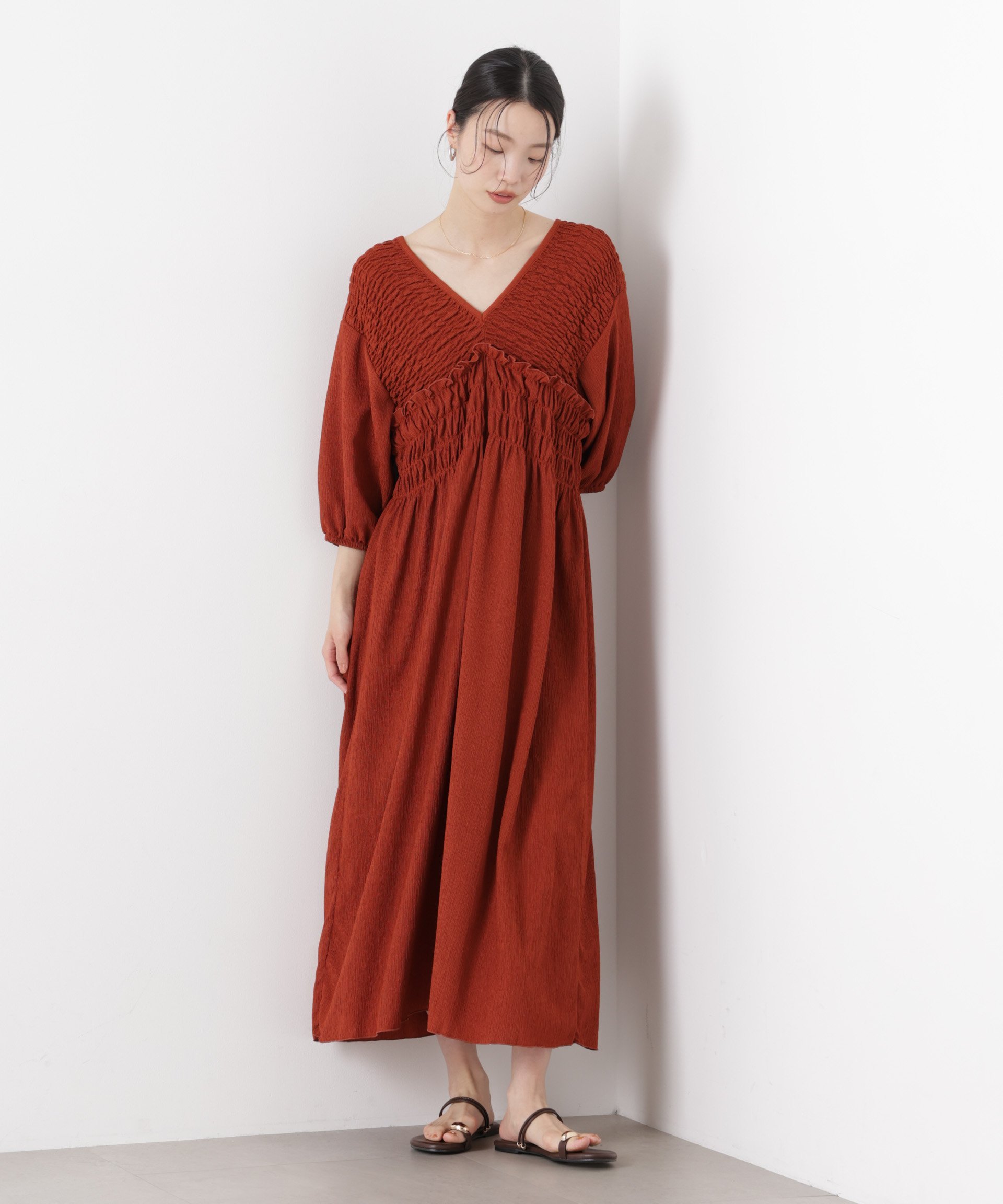 【SALE／50%OFF】NANO universe 楊柳Vネックシャーリングワンピース ナノユニバース ワンピース・ドレス ワンピース ブラック ベージュ【送料無料】 stylife-15630030 Rakuten Fashion サンプル画像3
