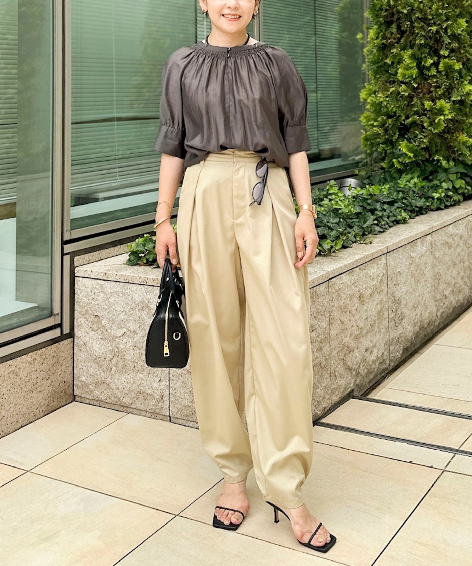 ウォッシャブルタックバレルチノパンツ ノーリーズ パンツ チノパンツ ベージュ カーキグリーン