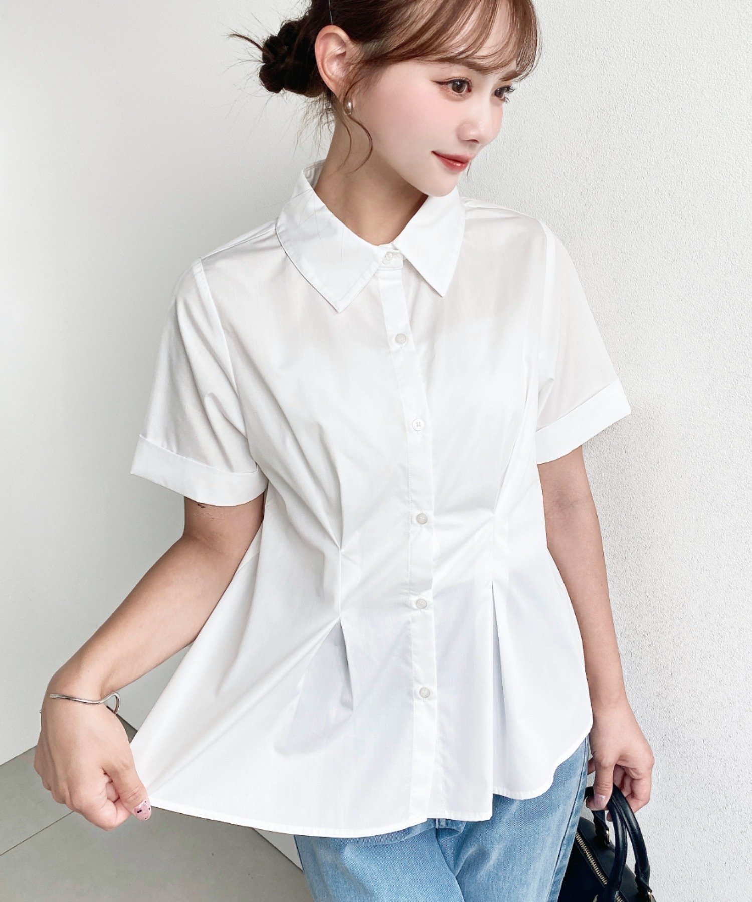 moment+ ウエストタックターンバック半袖シャツ モーメントプラス トップス シャツ・ブラウス ホワイト ブルー ピンク イエロー ブラック