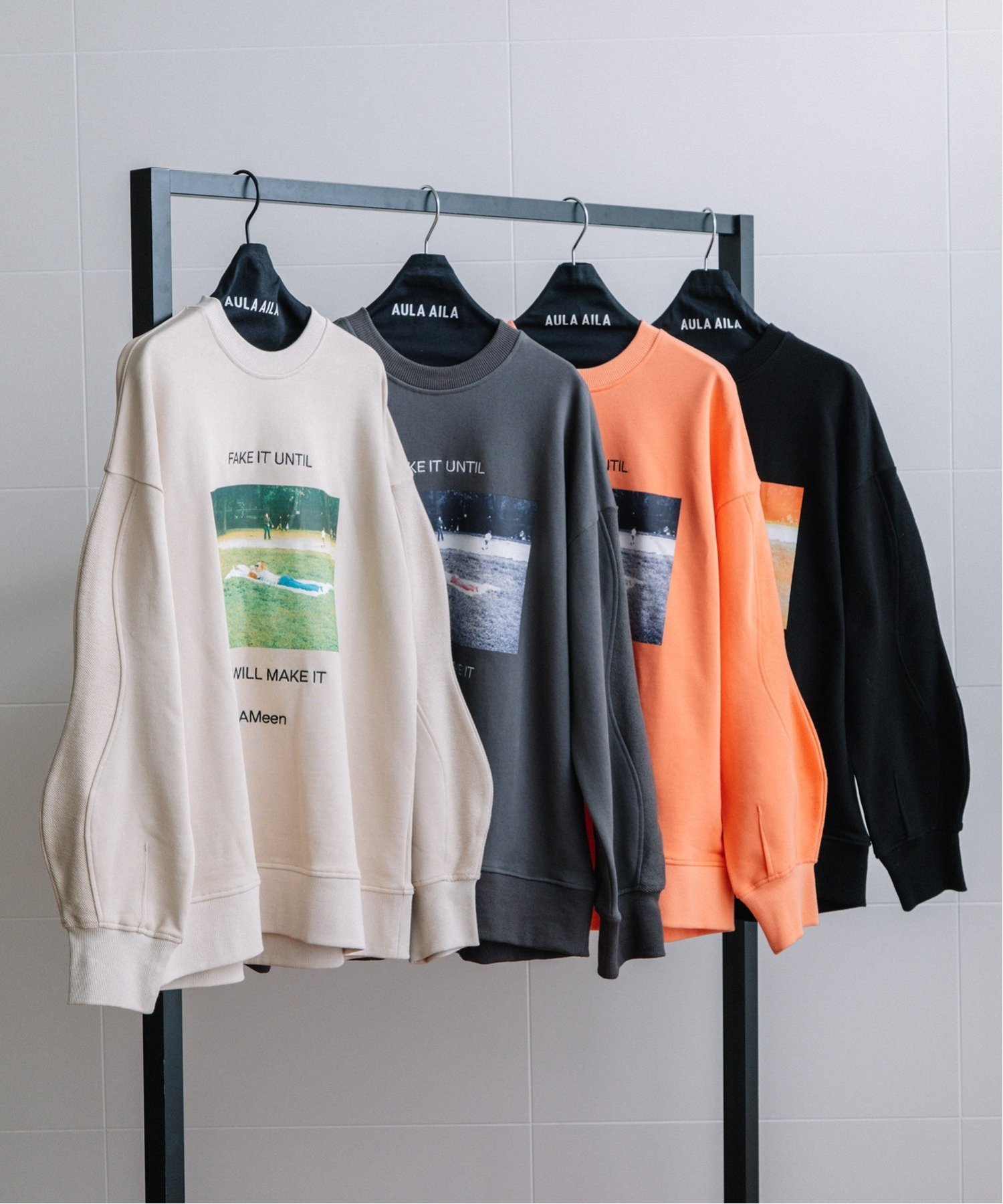 AULA AILA PHOTO PRINT SWEAT アウラアイラ トップス スウェット・トレーナー ホワイト オレンジ グレー ブラック【送料無料】のサムネイル