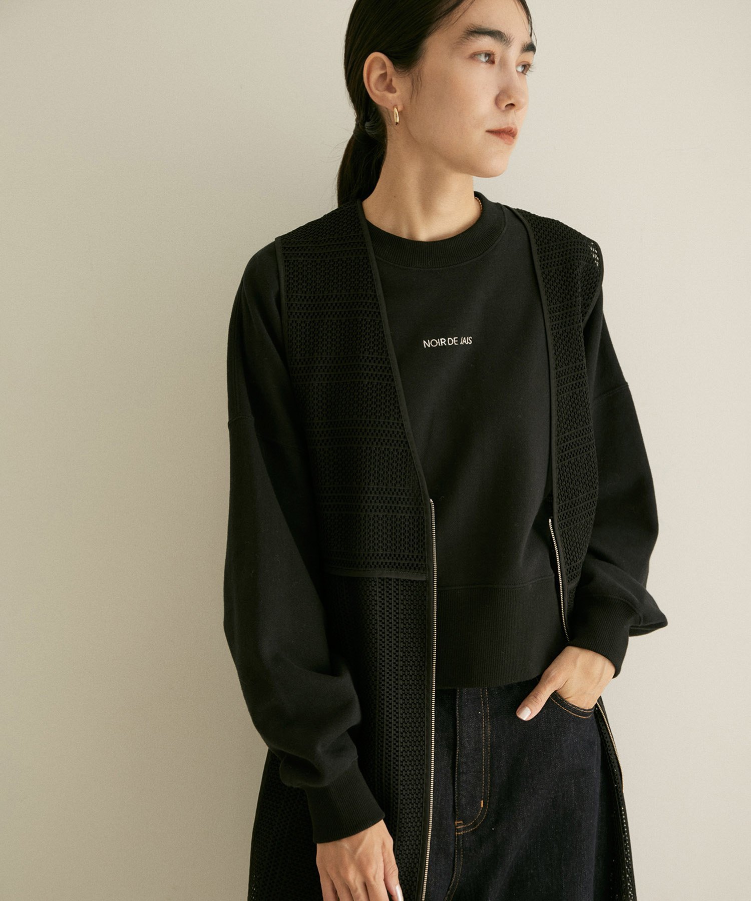 【SALE／40%OFF】SALON adam et rope' ワンポイントロゴ刺繍クロップドスウェット サロン アダム エ ロペ トップス スウェット・トレーナー ブラック ホワイト【送料無料】