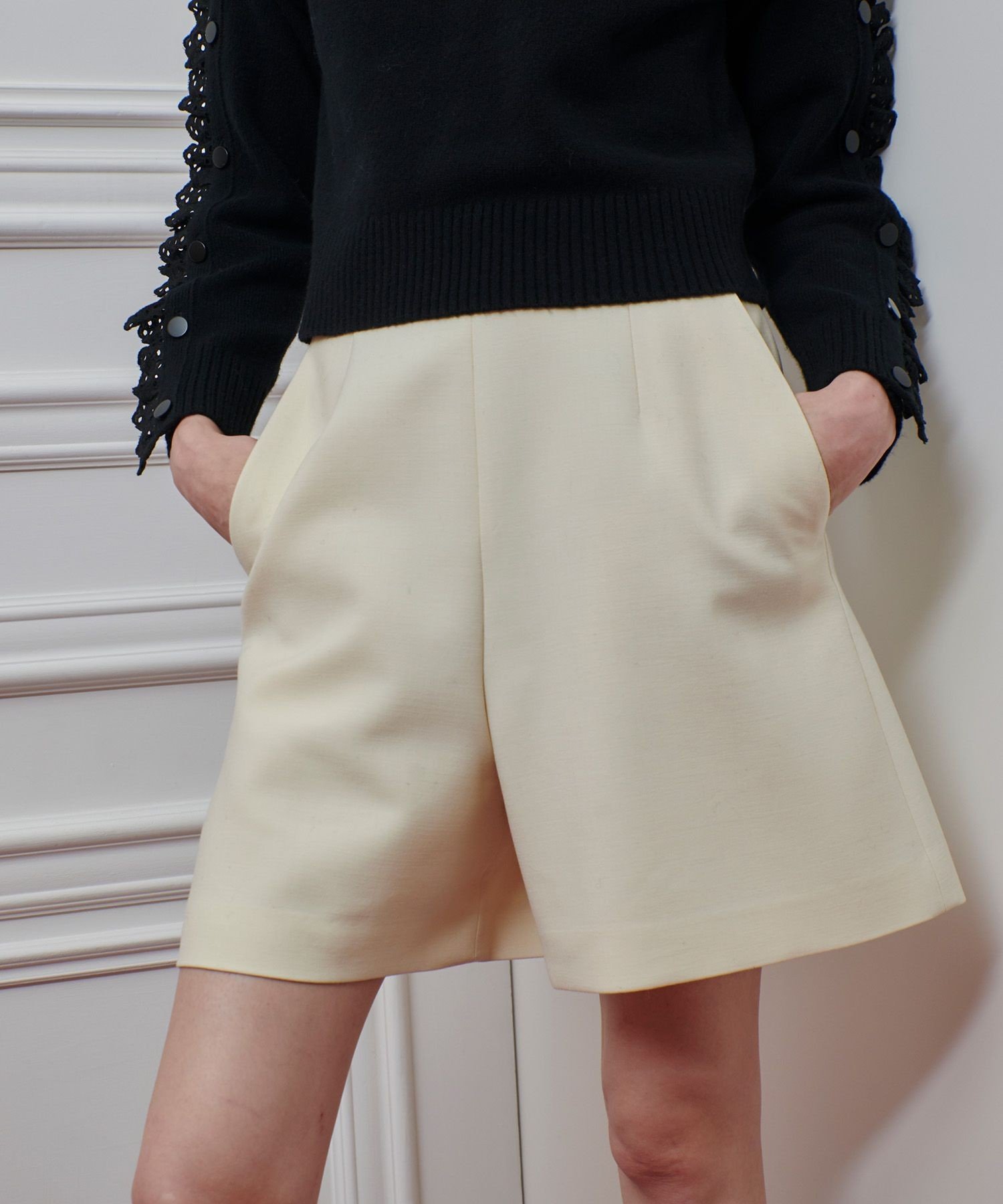 LOULOU WILLOUGHBY Wダブルクロスショートパンツ アルアバイル パンツ その他のパンツ ブラック ホワイト
