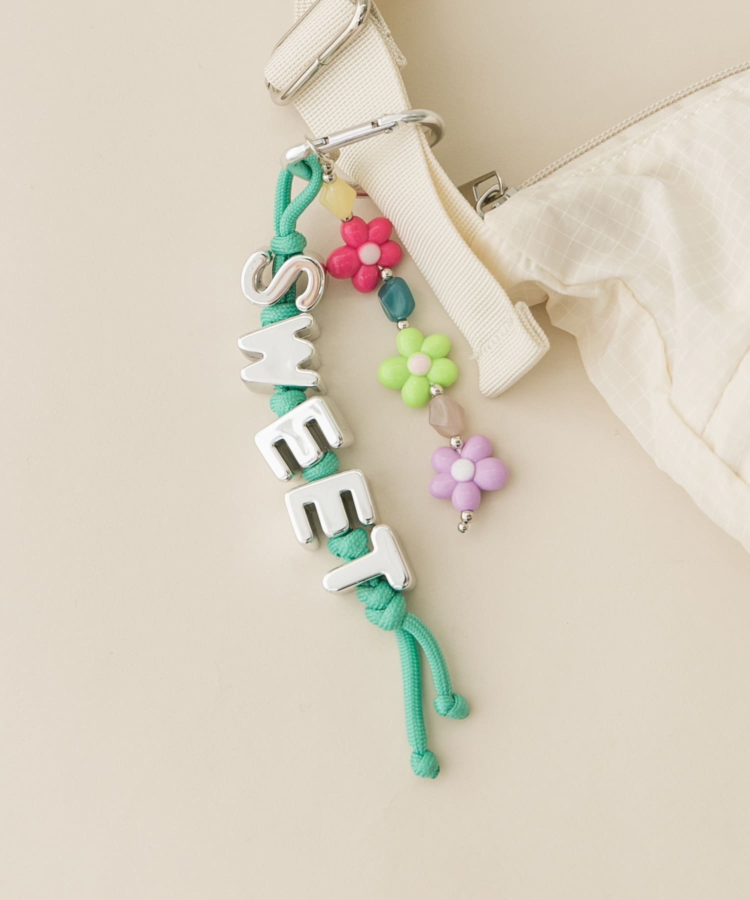 SMELLY カラフルビーズワードキーチェーン スメリー ファッション雑貨 チャーム・キーチェーン グリーン パープル