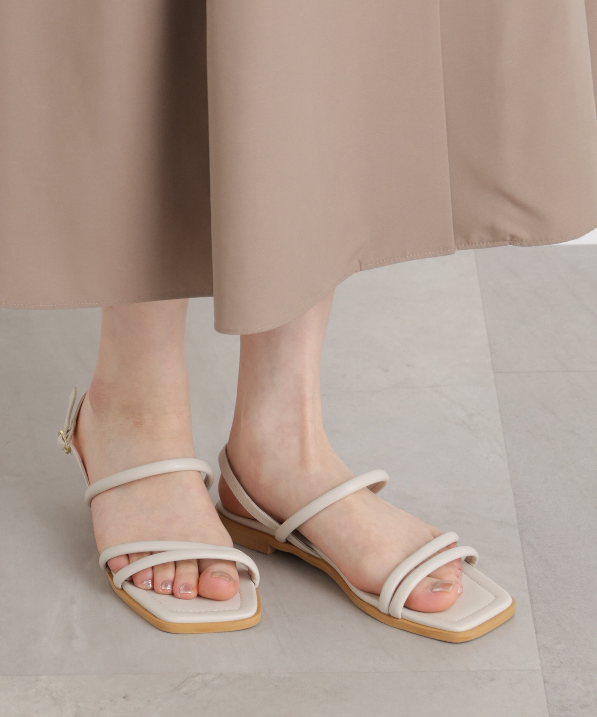 【SALE／35%OFF】NANO universe チューブストラップフラットサンダル ナノユニバース シューズ・靴 その他のシューズ・靴 ブラック ホワイト【送料無料】 stylife-15663889 Rakuten Fashion サンプル画像2