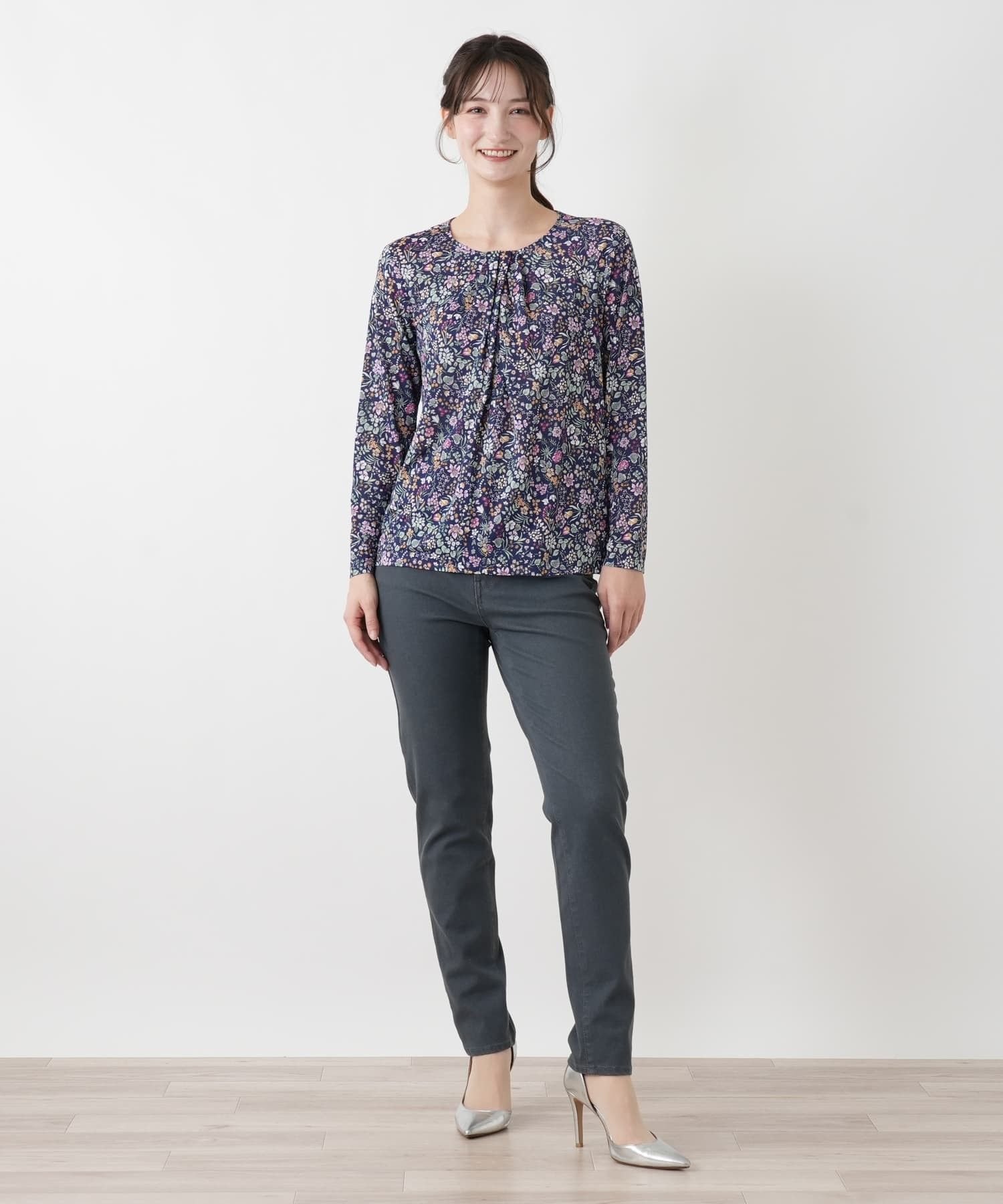 Leilian 小花柄クルーネックカットソー【BINDA】 レリアン トップス カットソー・Tシャツ ホワイト ネイビー