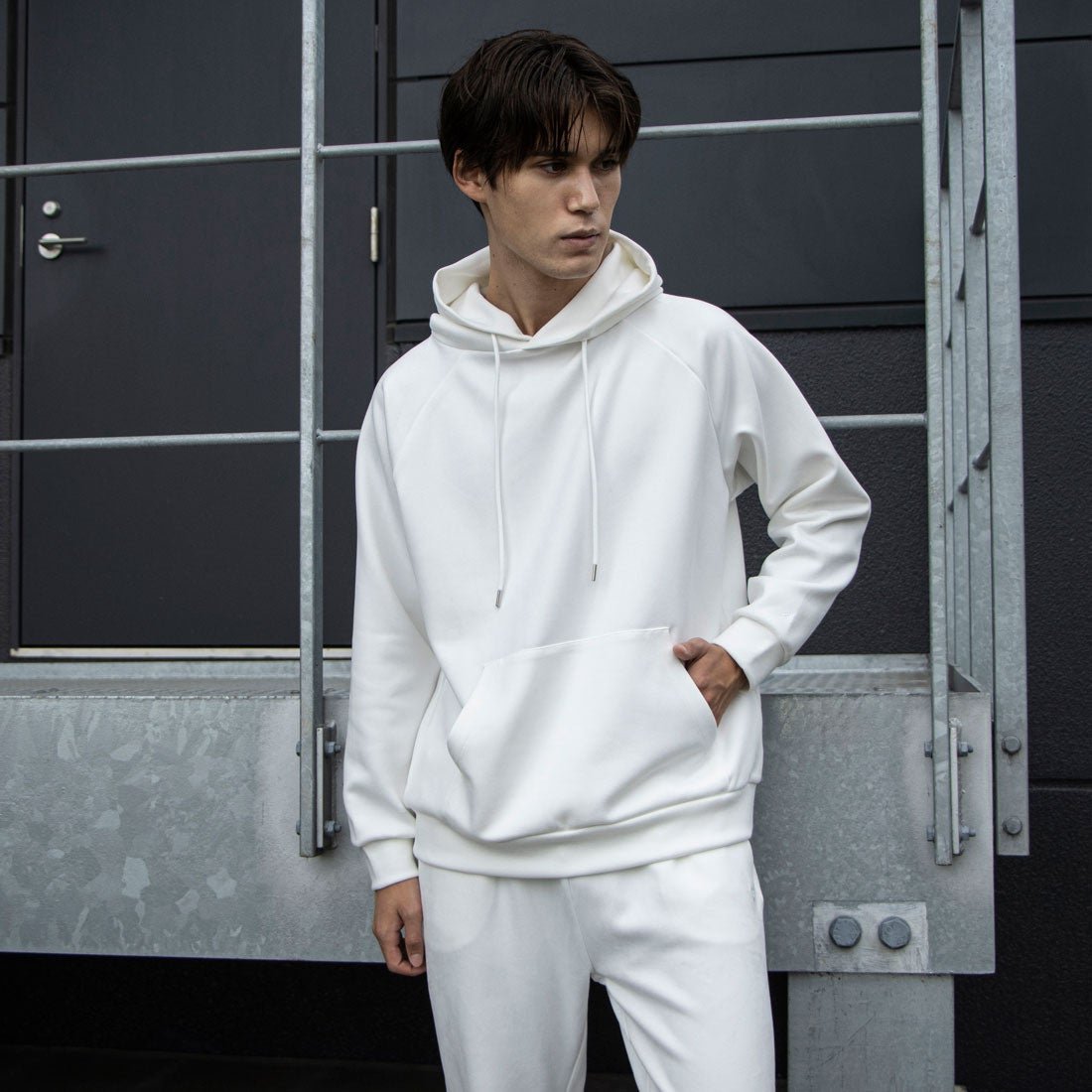 【SALE／51%OFF】Reebok スエードライク フーディー / SUEDE LIKE HOODIE リーボック トップス パーカー・フーディー ホワイト ブラック ベージュ【送料無料】