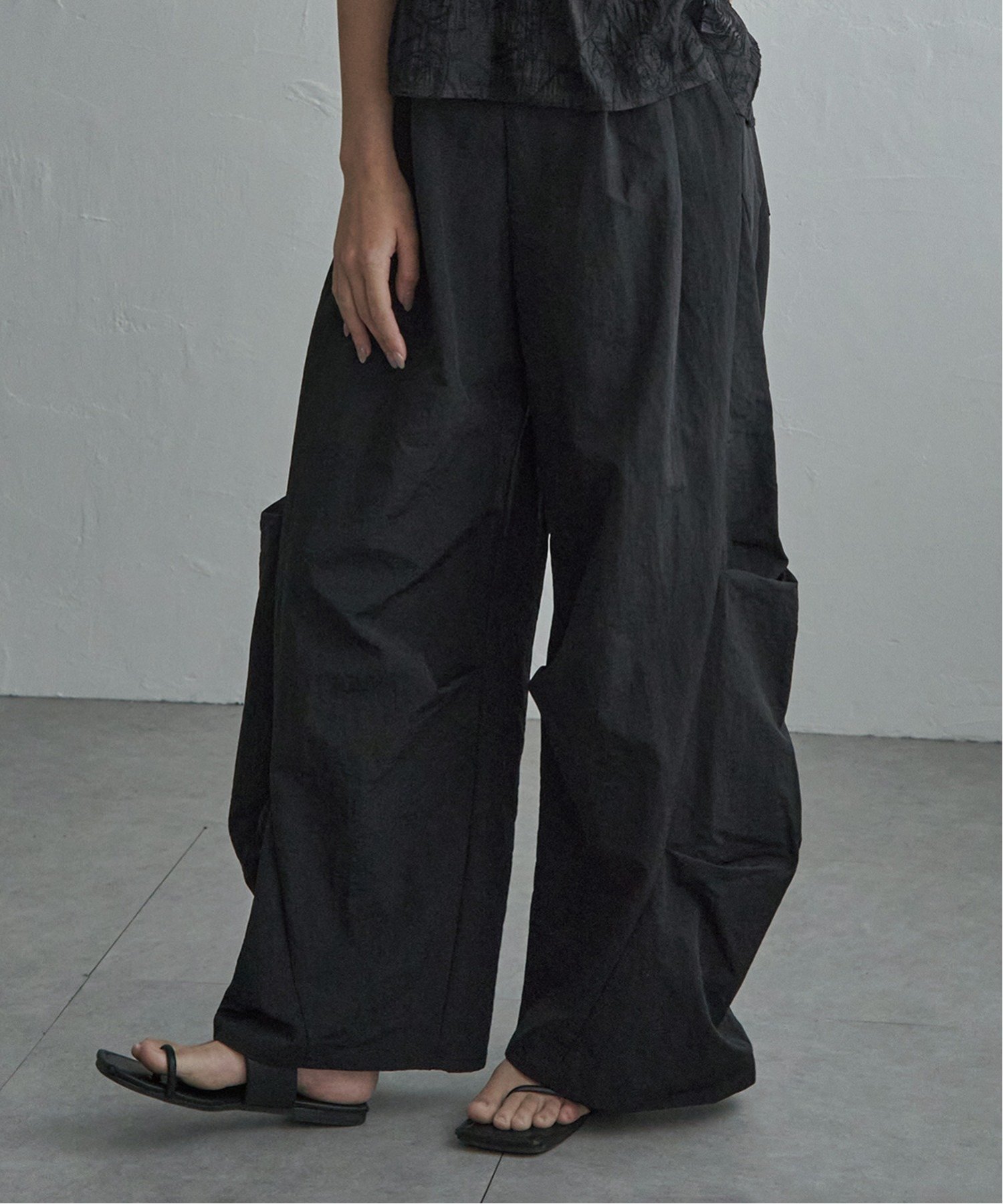 notch. タックバレルパンツ ノッチ パンツ その他のパンツ ブラック ブラウン グリーン