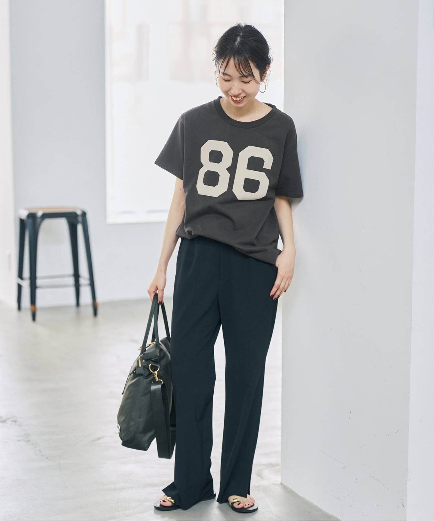 Spick & Span スウェードプリントロゴTシャツ スピックアンドスパン トップス カットソー・Tシャツ グレー ホワイト