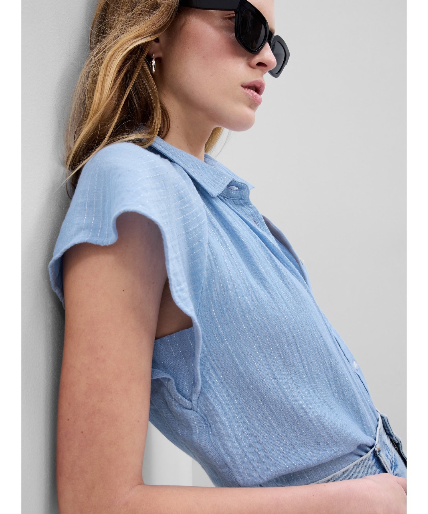 【SALE／69%OFF】GAP (W)クリンクル ガーゼ メタリックストライプ ドルマンシャツ ギャップ トップス シャツ・ブラウス ブルー ネイビー ホワイトのサムネイル