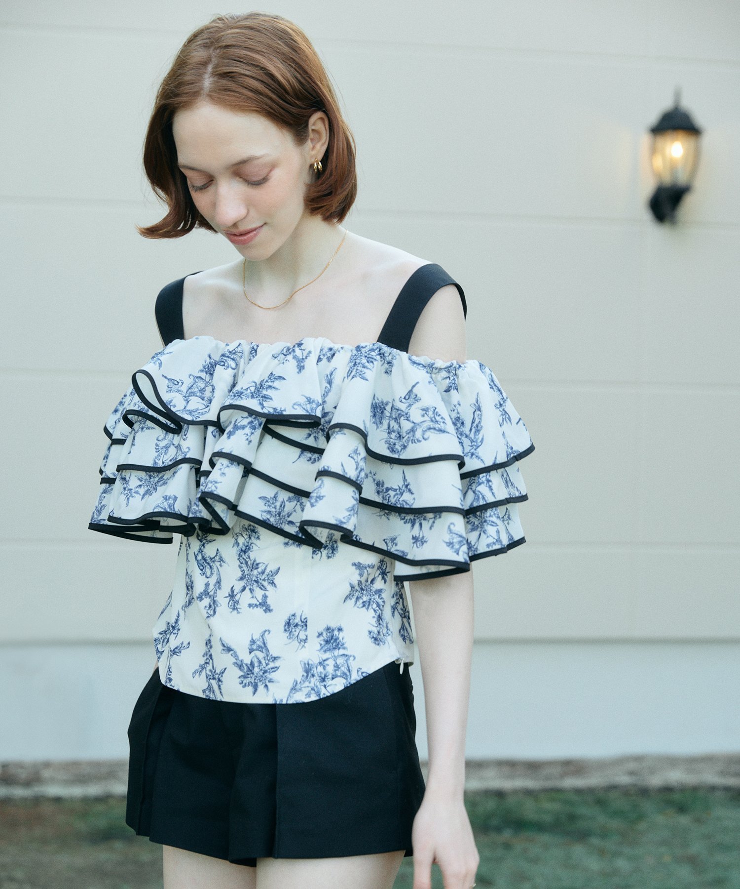 eimy istoire OFF SHOULDER JOUY FRILL TOPS エイミーイストワール トップス その他のトップス ネイビー【送料無料】