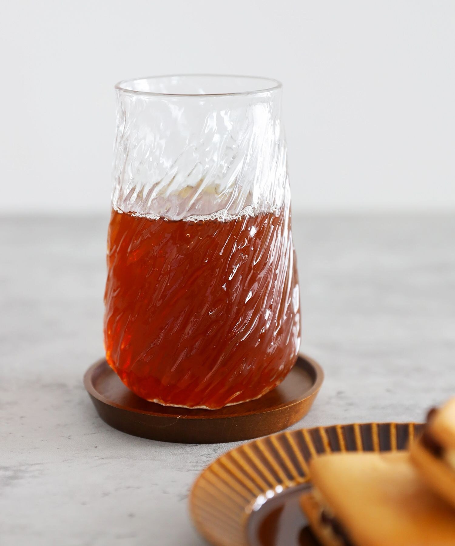 LAKOLE 斜めデコボコグラス(L) ラコレ 食器・調理器具・キッチン用品 グラス・マグカップ・タンブラー