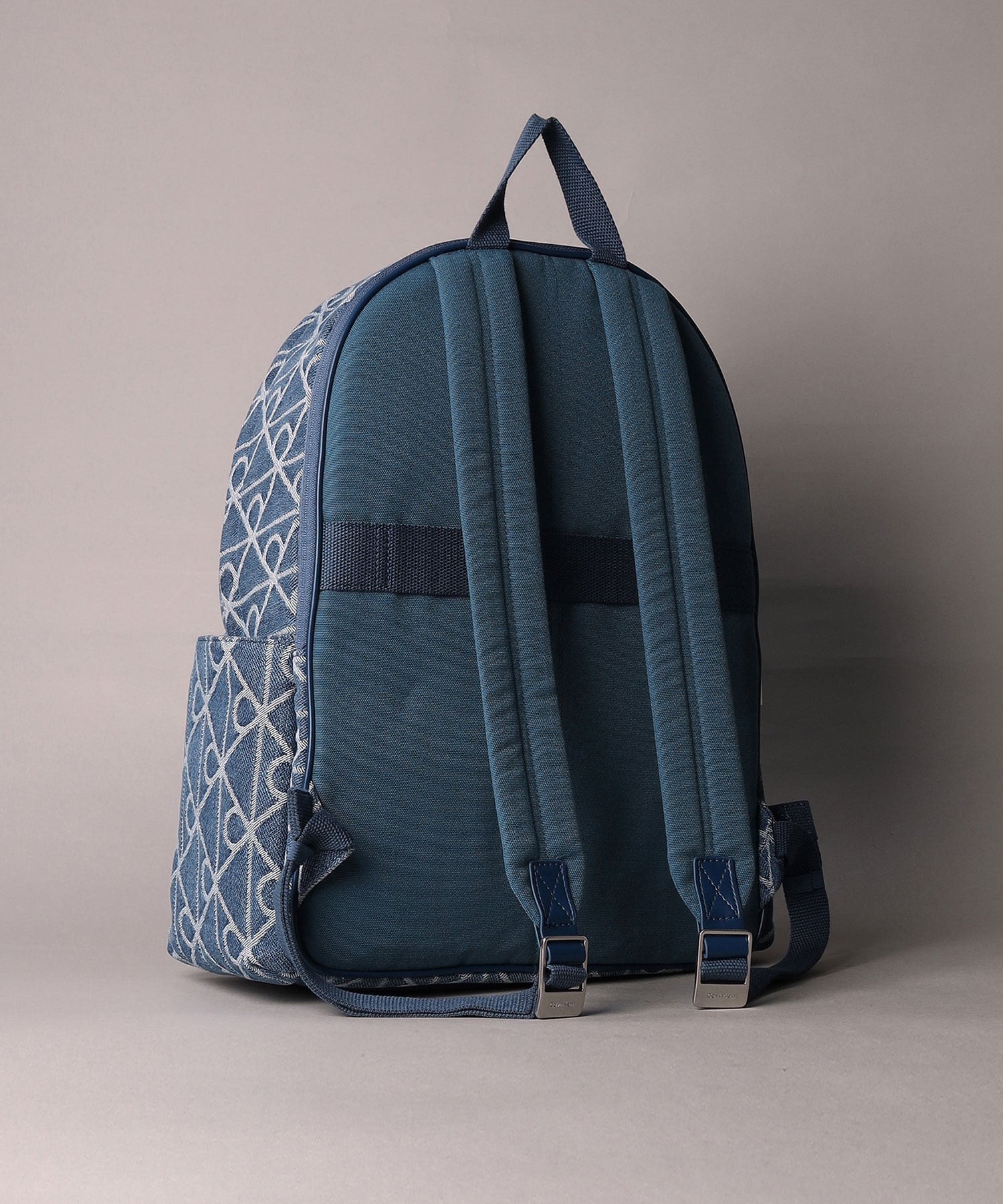 Calvin Klein Jeans Accessory (U)【公式ショップ】 カルバンクライン リュック - エンブレムオールオーバーデニムラウンドバックパック Calvin Klein Jeans Accessory 4D3429G カルバン・クライン バッグ リュック・バックパック ブルー【送料無料】