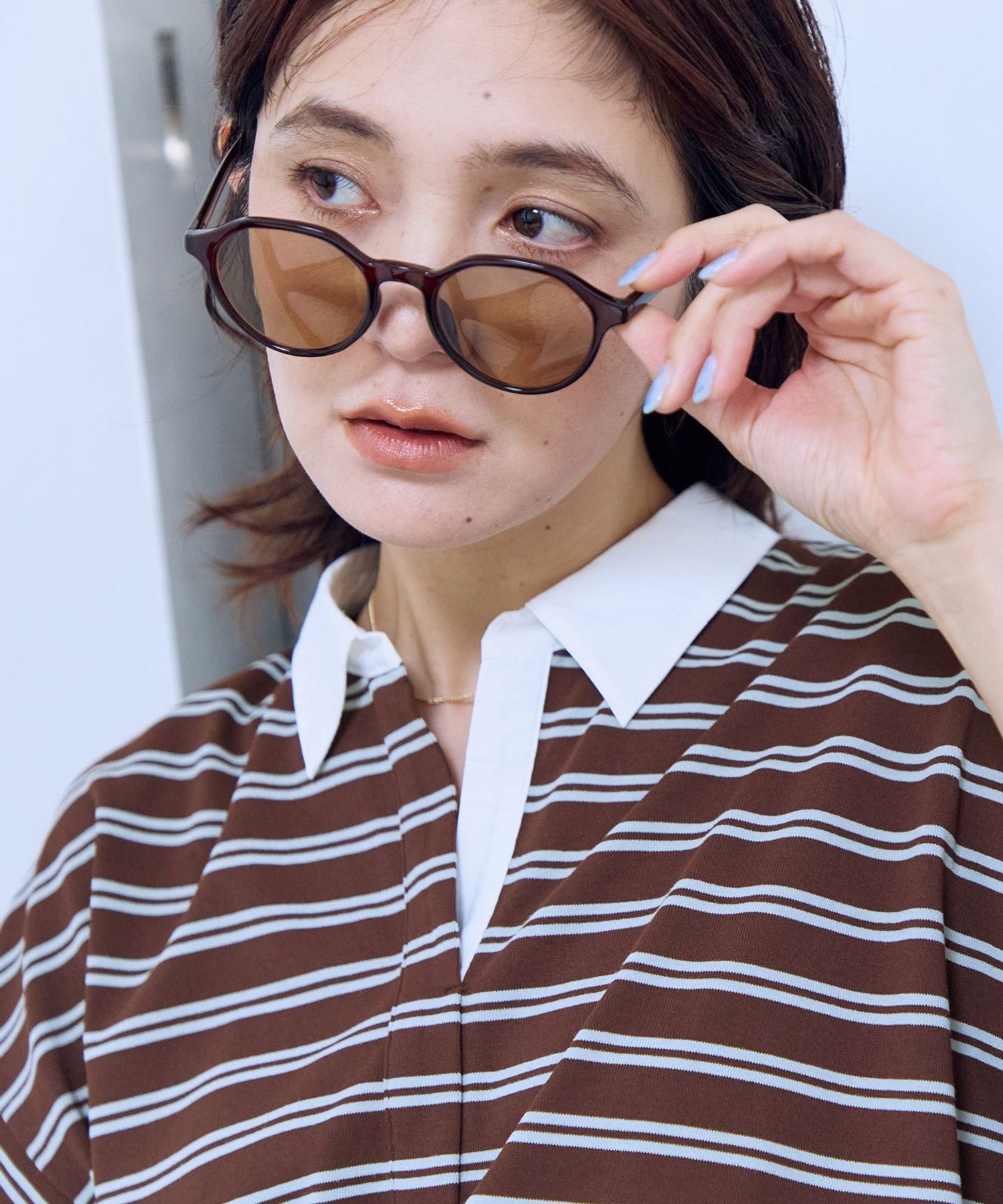 ANY ウェリントンサングラス(巾着付き) エニィ ファッション雑貨 サングラス グレー