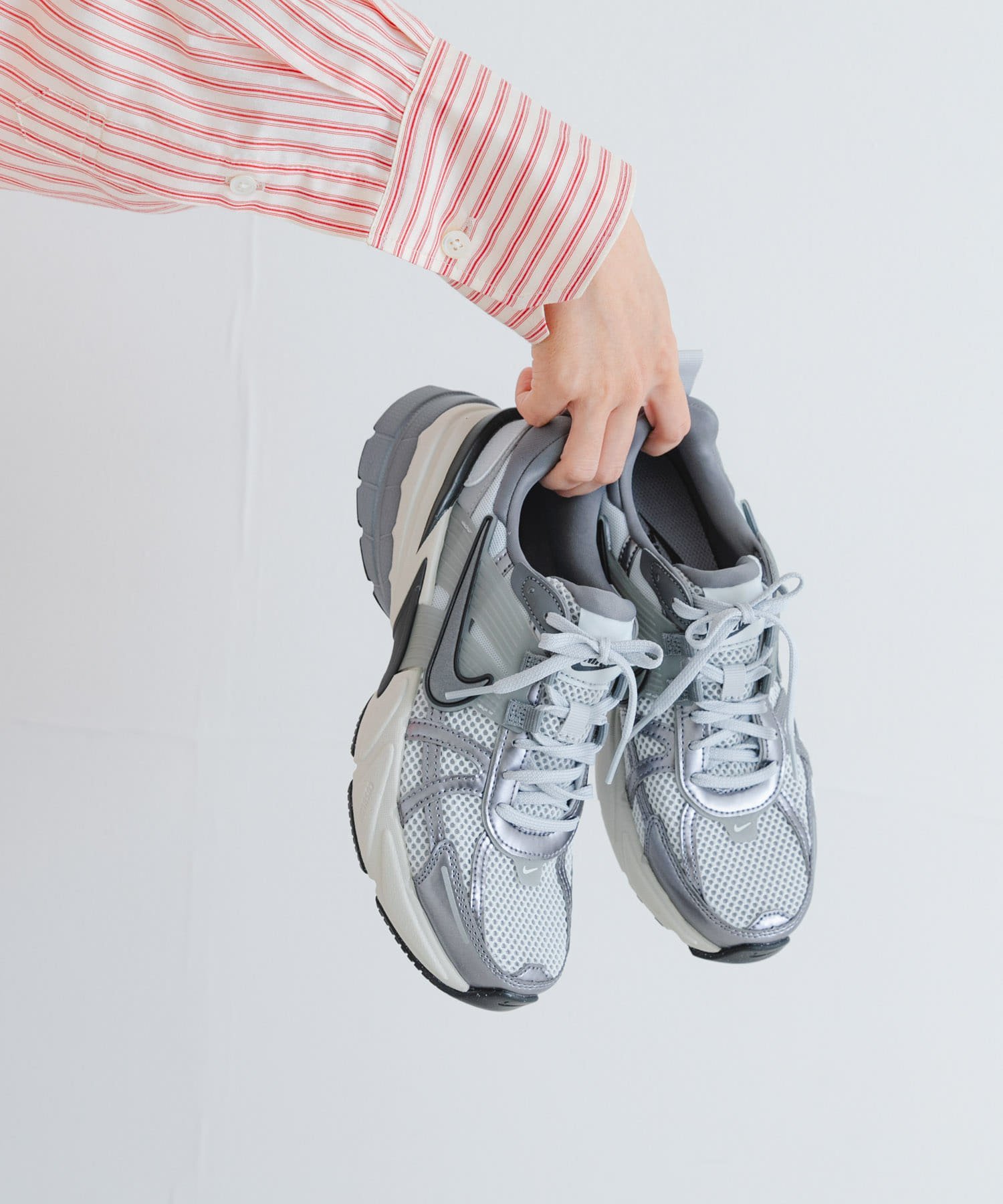 【SALE／45%OFF】URBAN RESEARCH NIKE V2Kラン アーバンリサーチ シューズ・靴 スニーカー ホワイト ベージュ【送料無料】