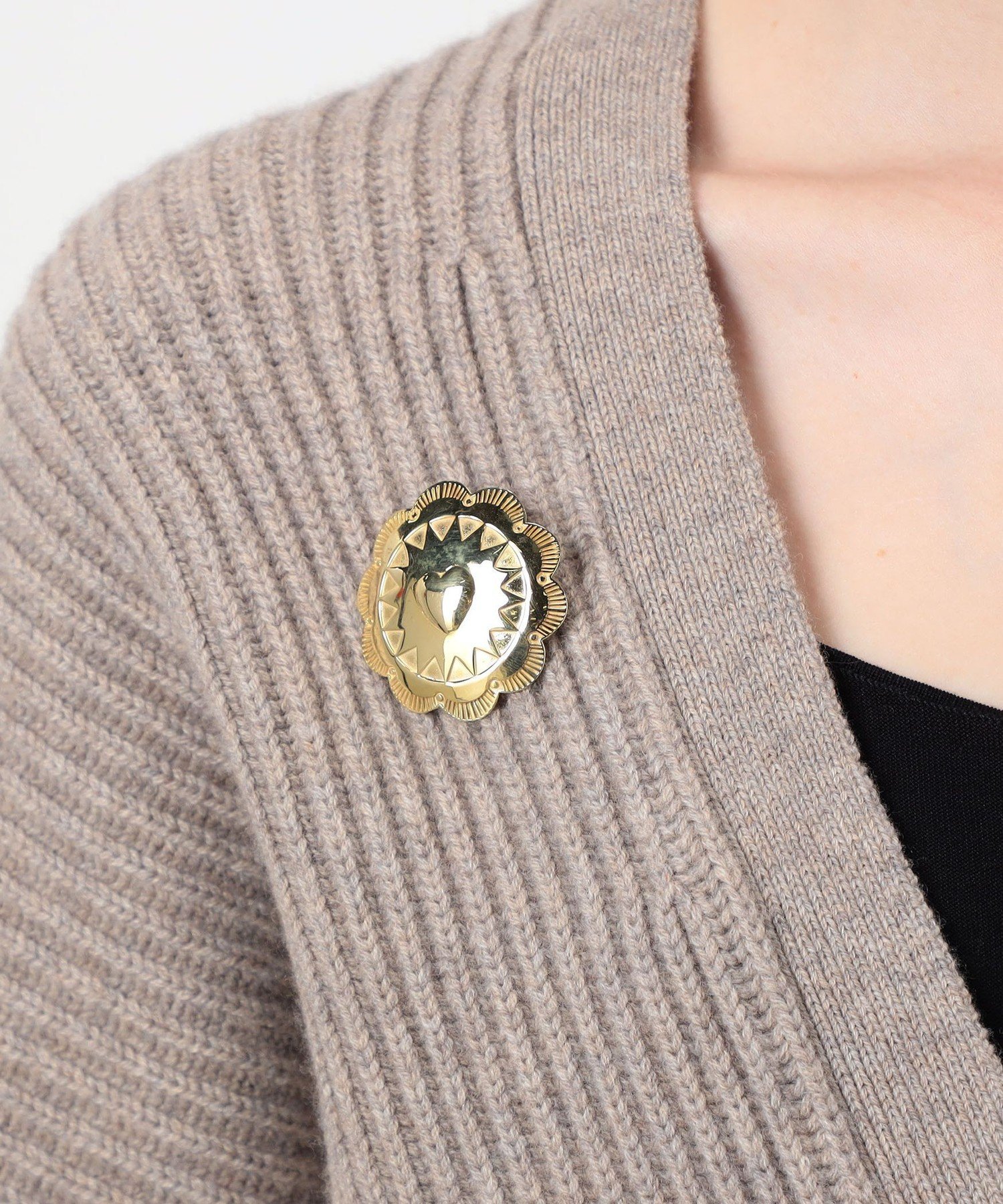 TOMORROWLAND GOODS ADRAR Flower Heart ゴールド ブローチピン トゥモローランド アクセサリー・腕時計 ブローチ・コサージュ・バッジ ゴールド【送料無料】