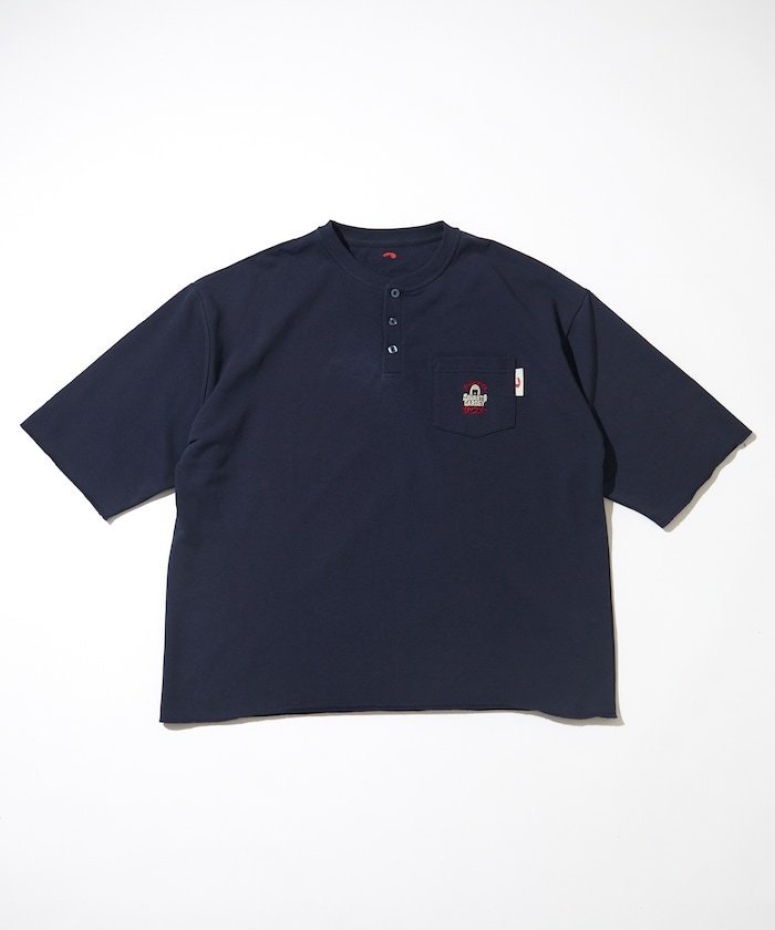 SAUVENIR アバンギャルディ × SAUVENIR × FREAK'S STORE 別注 オールナイトサウナ KANNAIGI ナップサック付き裏毛セットアップ フリークスストア トップス カットソー・Tシャツ ネイビー
