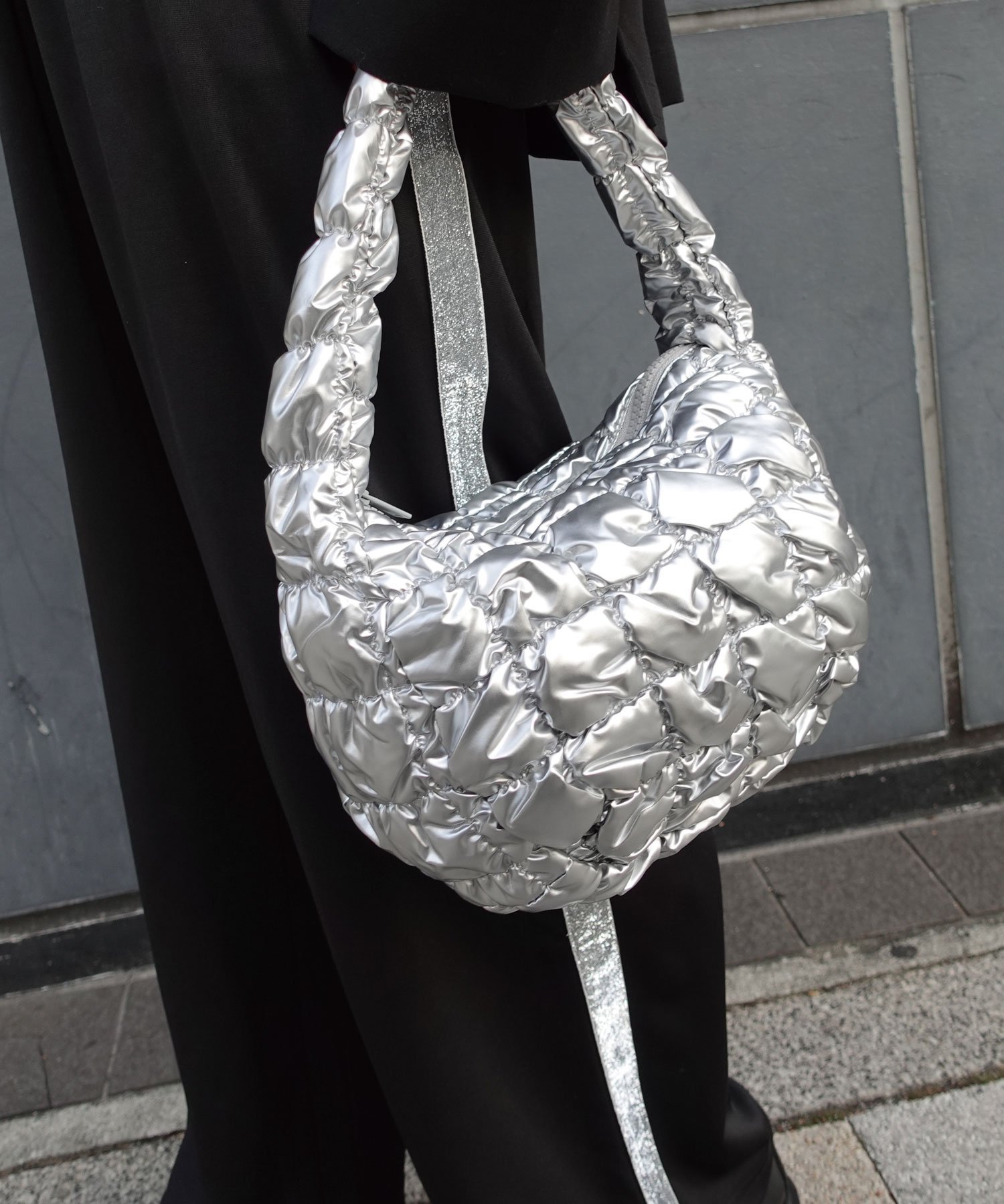 CORNERS ギャザーキルティングハンドバッグ コーナーズ バッグ ハンドバッグ ブラック ホワイト シルバー【送料無料】